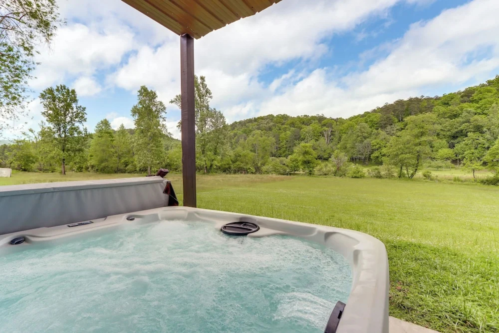 Riffle Run Cabin: River Access, Hot Tub, Game Room