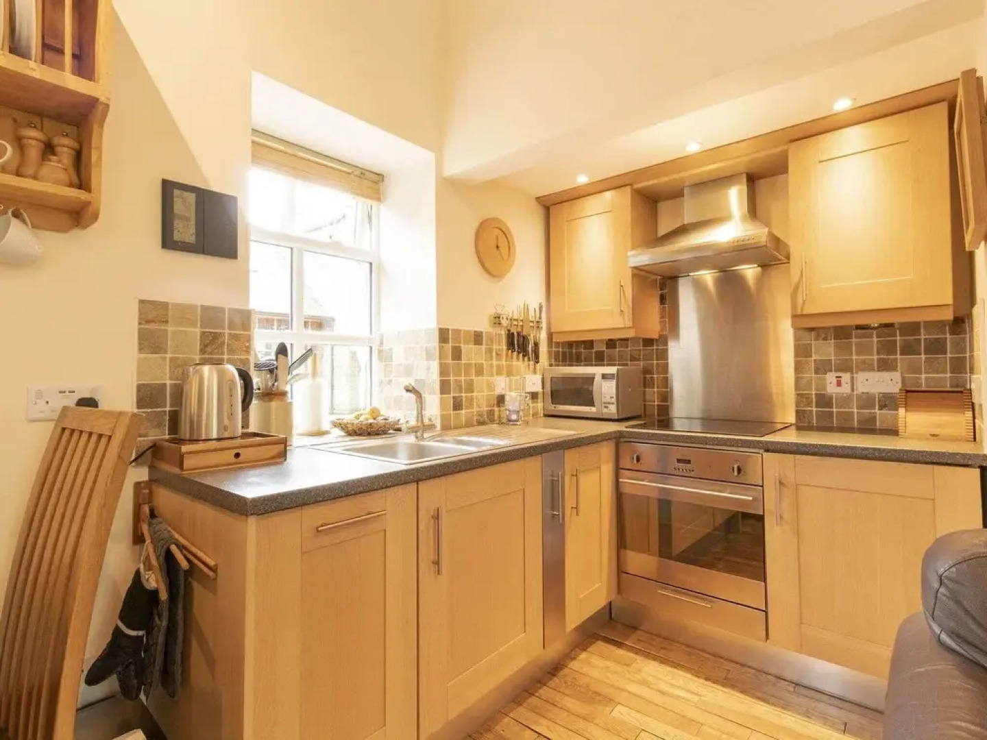 Luxury refurbished Gamekeeper's cottage, 15 acres of woodland by Hadrian's Wall