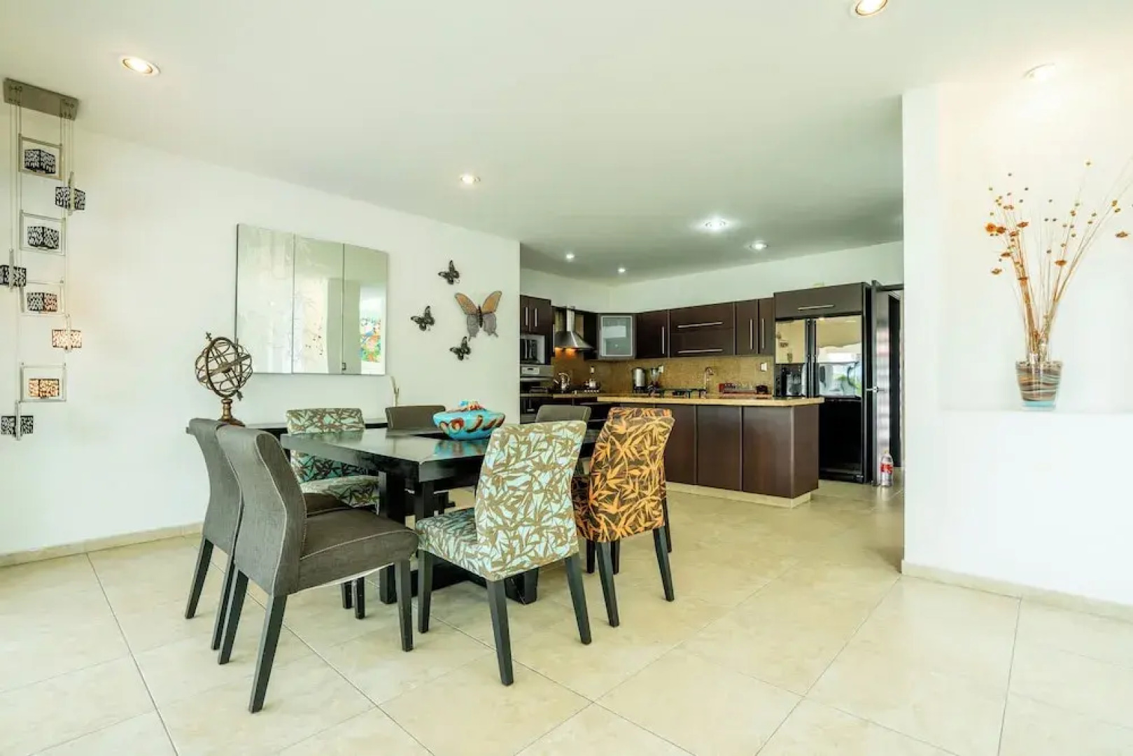 Spacious 5 Bedroom Oasis with Pool & BBQ