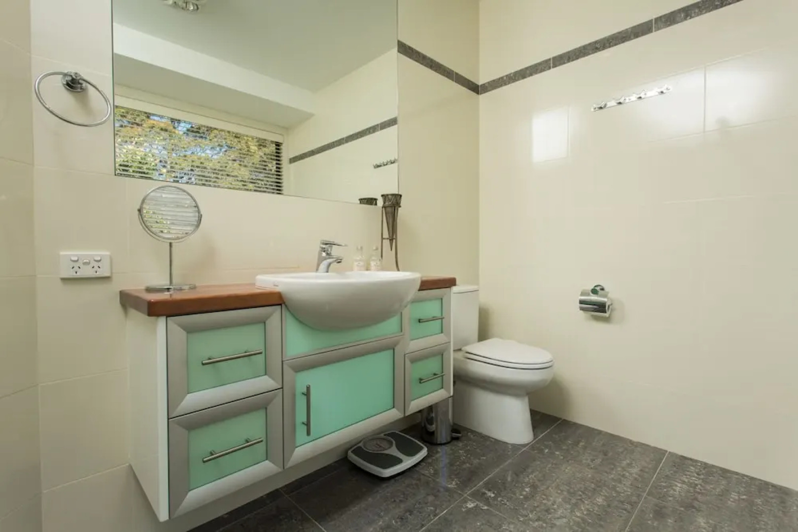 Tura Beachhouse in Dolphin Cove