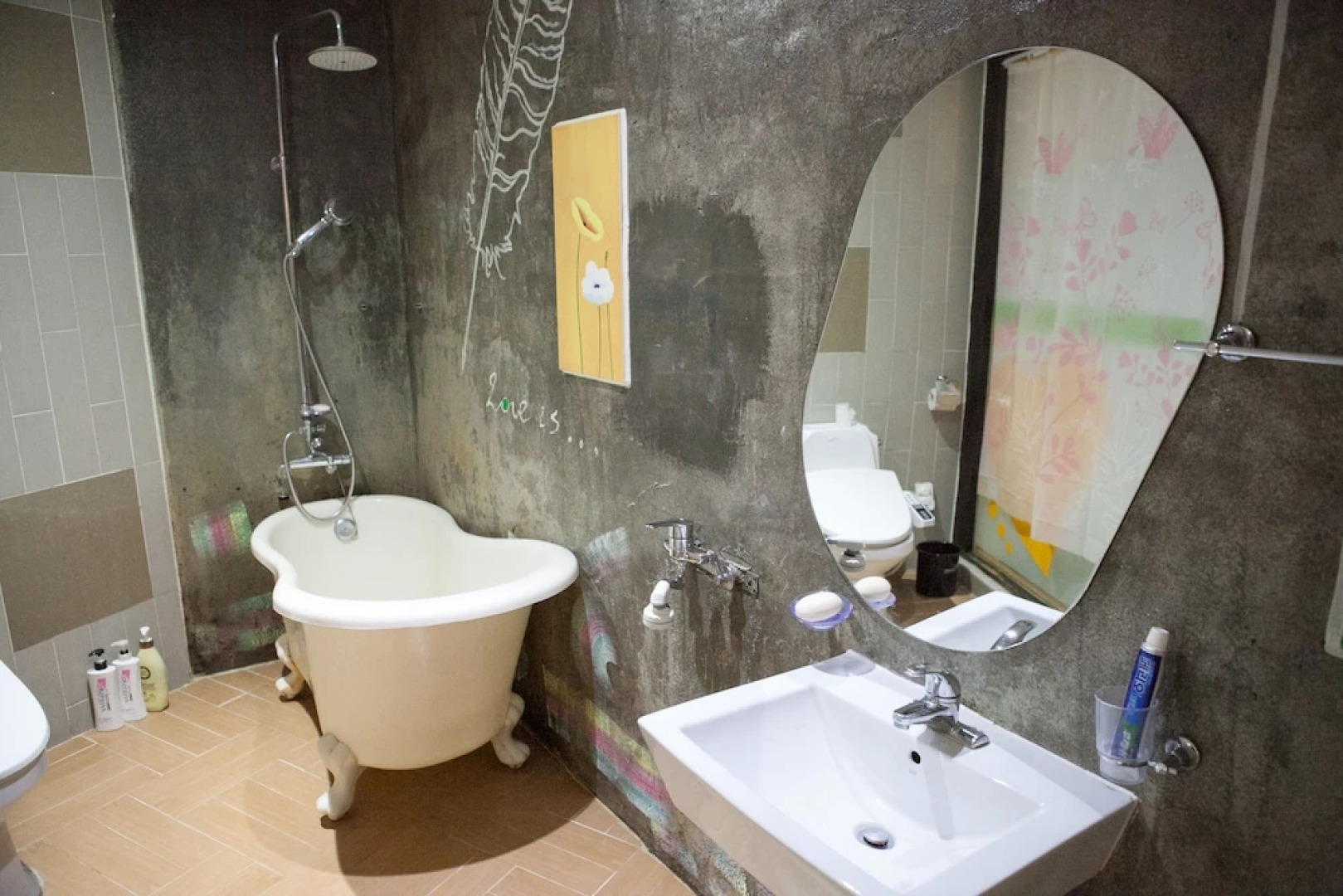 Maum Hotel and Backpackers