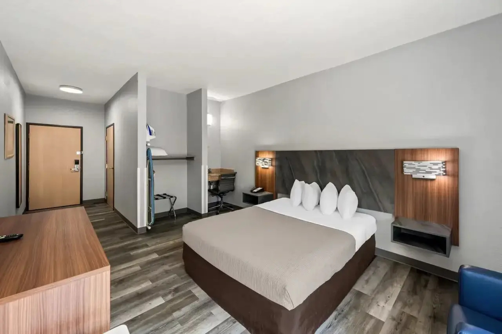 Quality Inn & Suites Manhattan