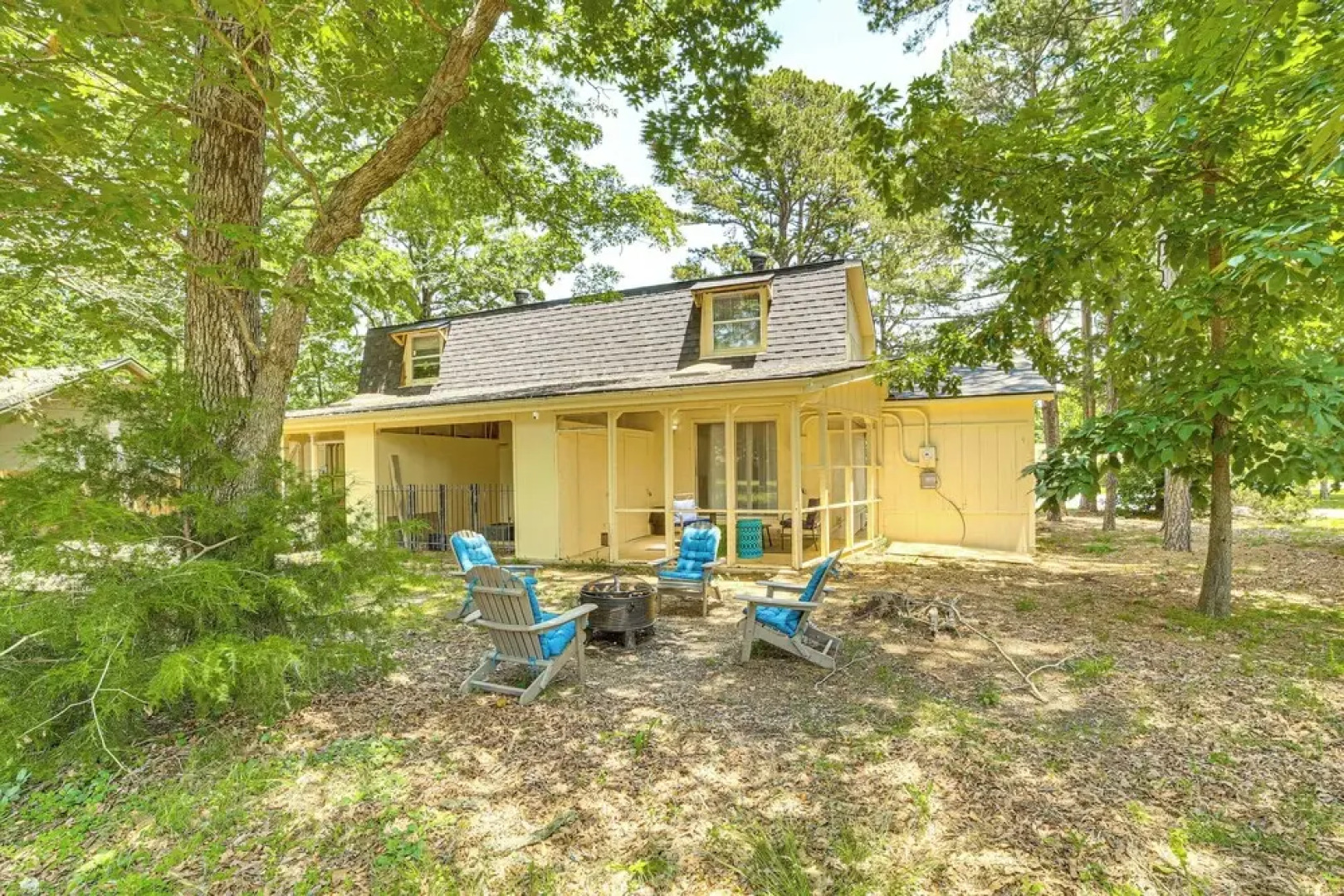 Chic Farmhouse, 3Mi to Lake-pet Friendly & Golfing