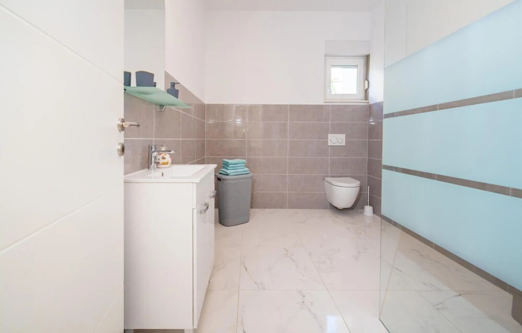 Awesome Home in Karin Gornji With 2 Bedrooms and Wifi