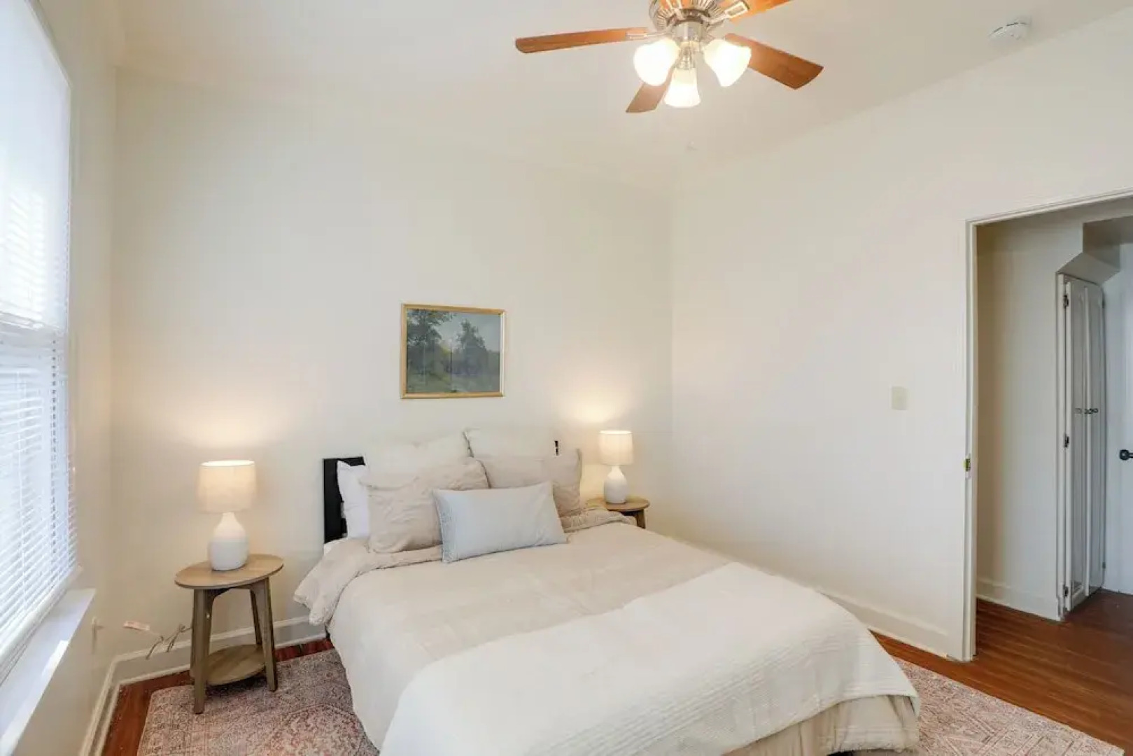 Walk to Oxford Square & Ole Miss: Central Home!