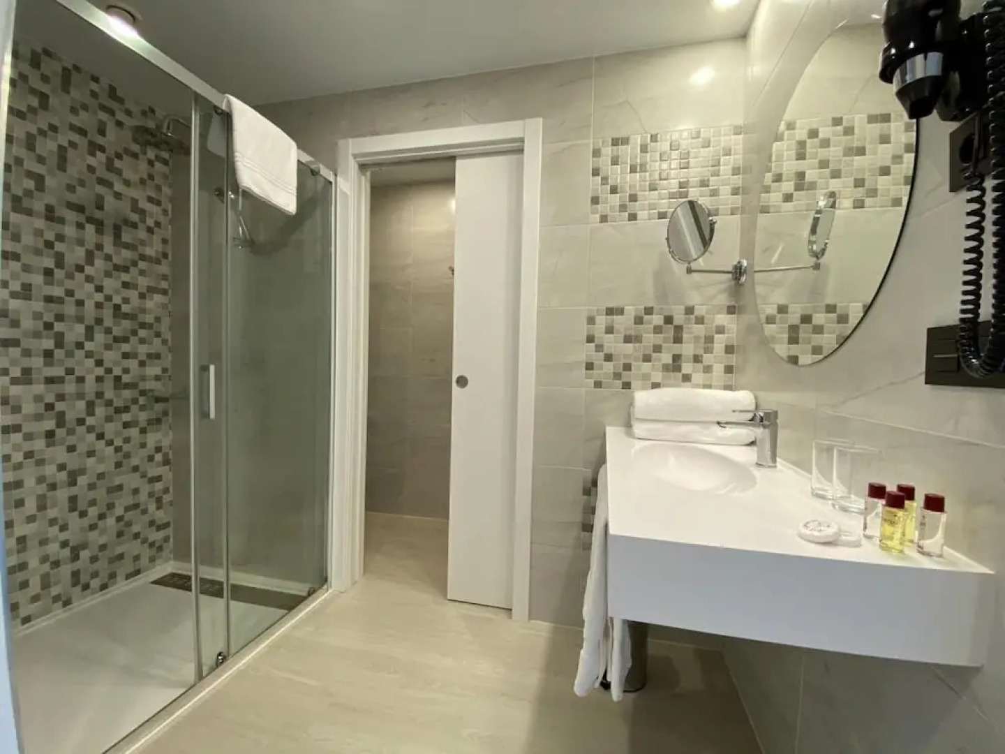 Отель New Bilbao Airport