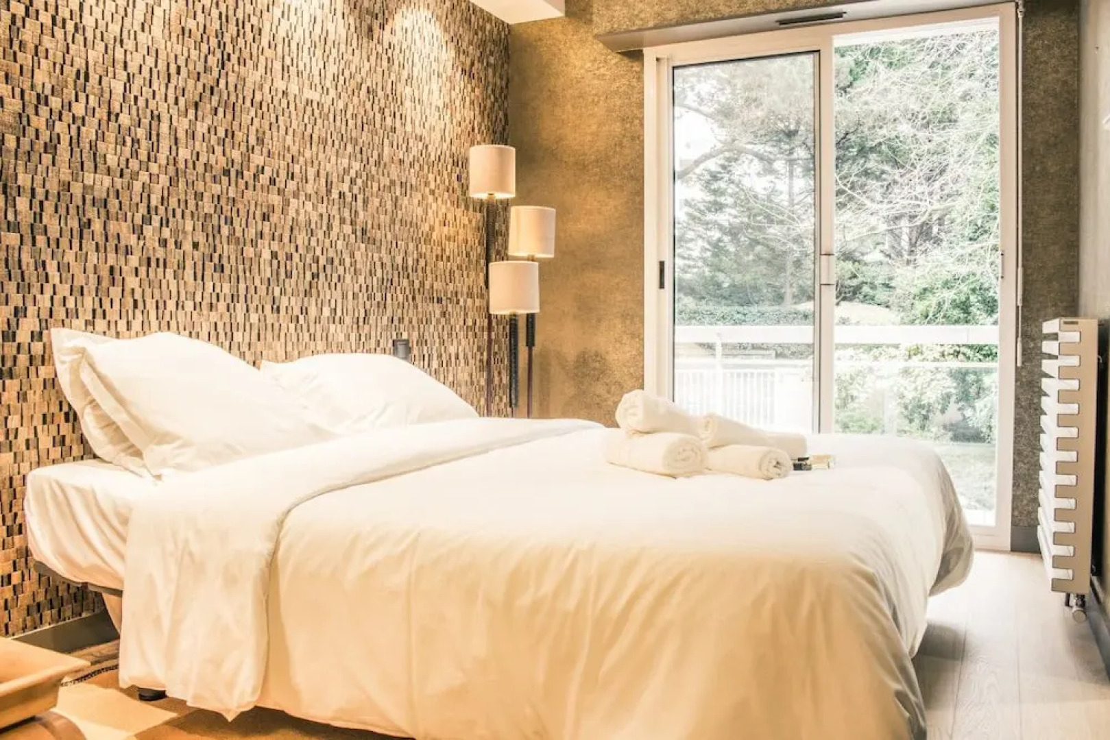 Spacious Apartment With Balcony / Terrace Crossing in Green Surroundings