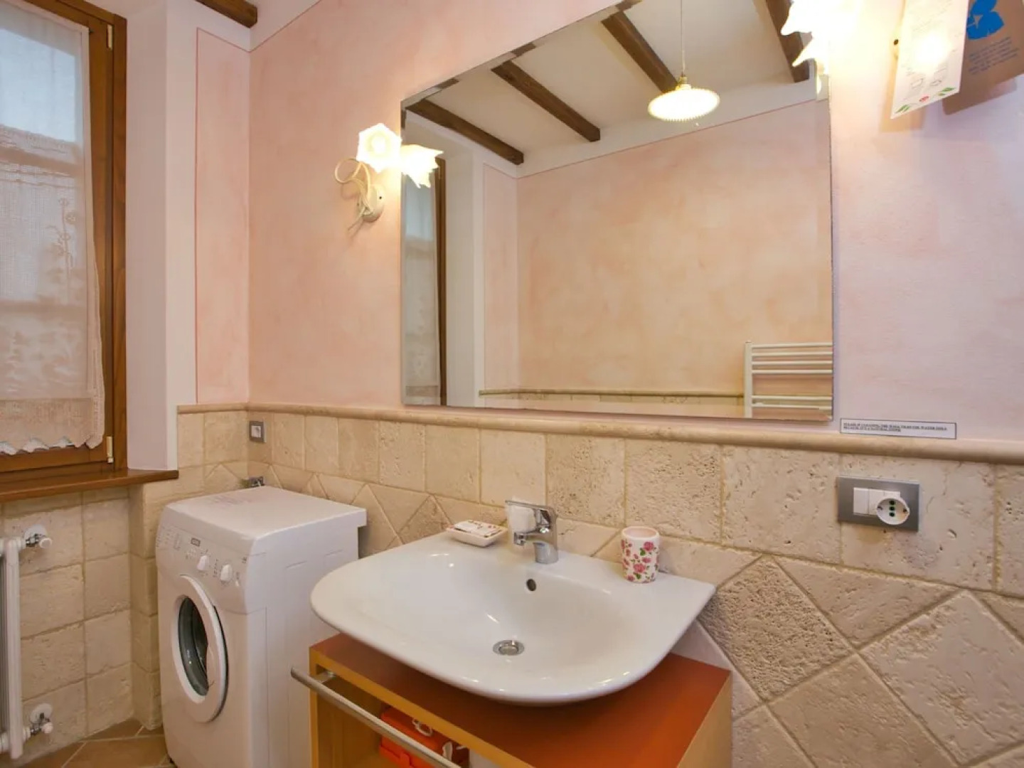 Rustic Retreat With Pool