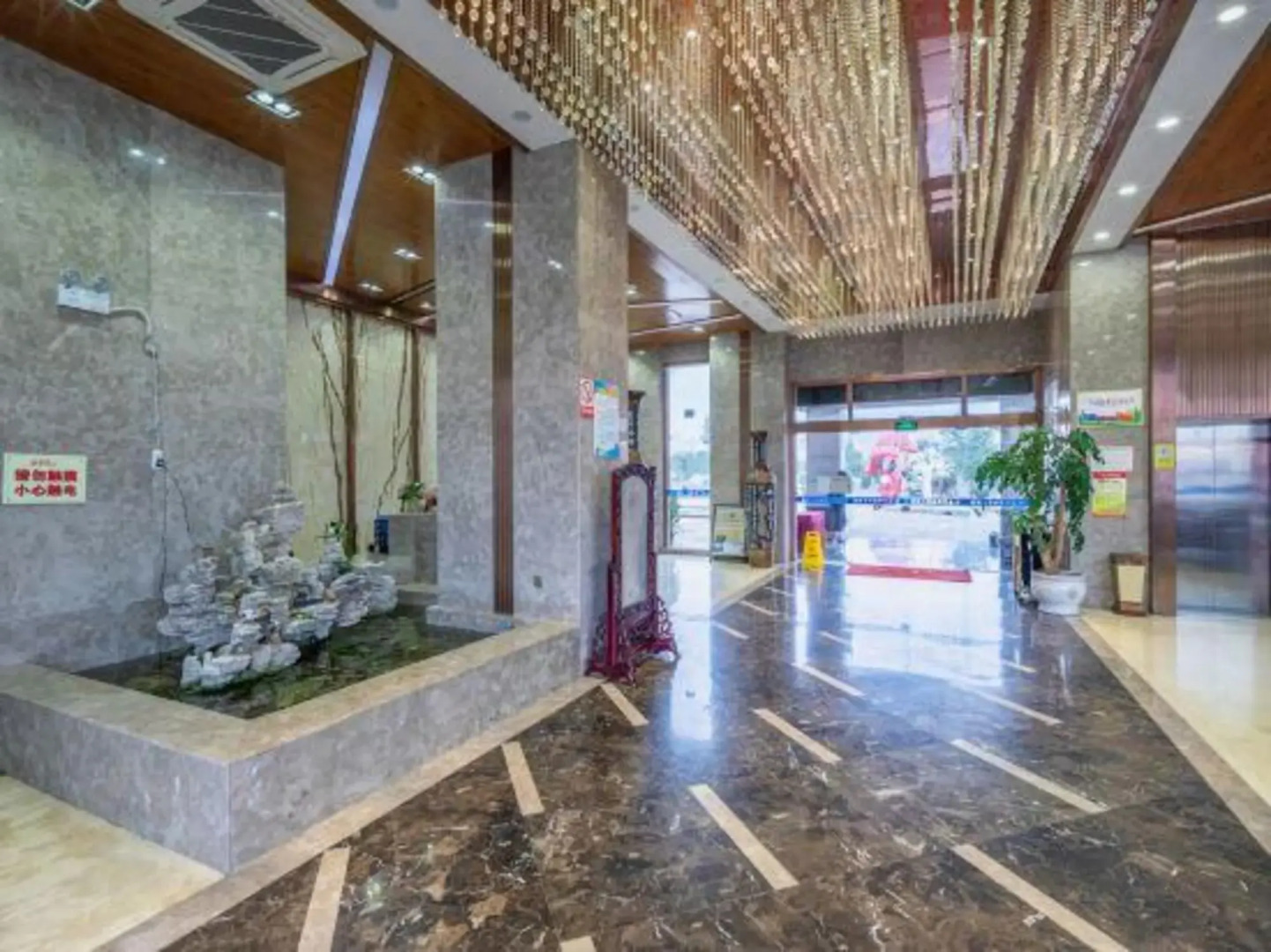 Golden Apple Hot Spring Hotel