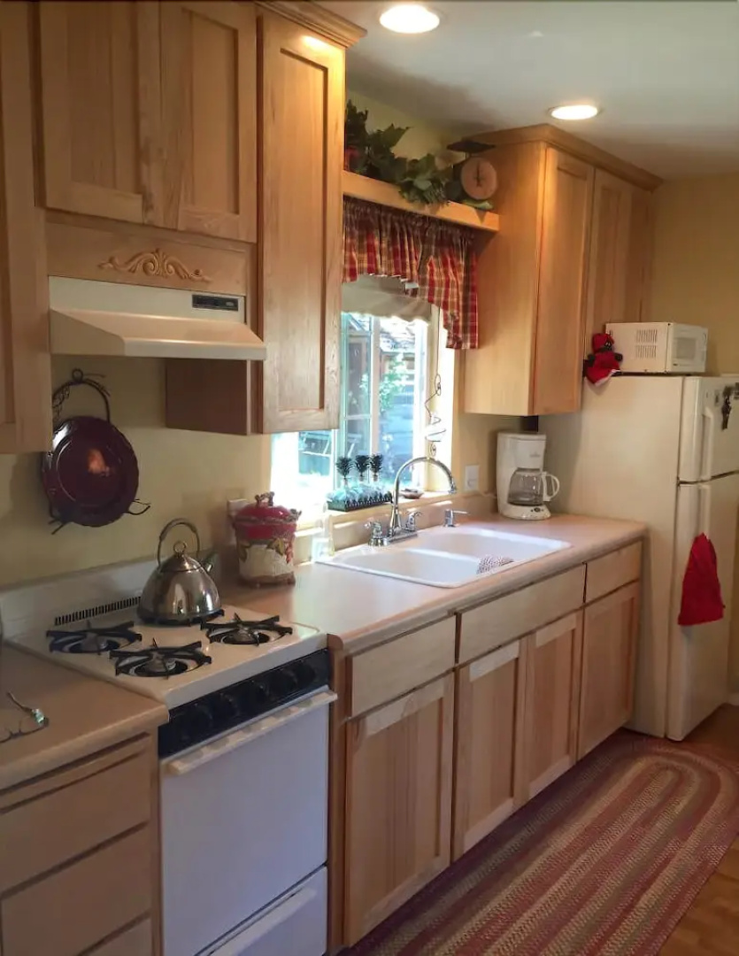 Romantic Rogue River Cottage ~ Near Del Rio Winery
