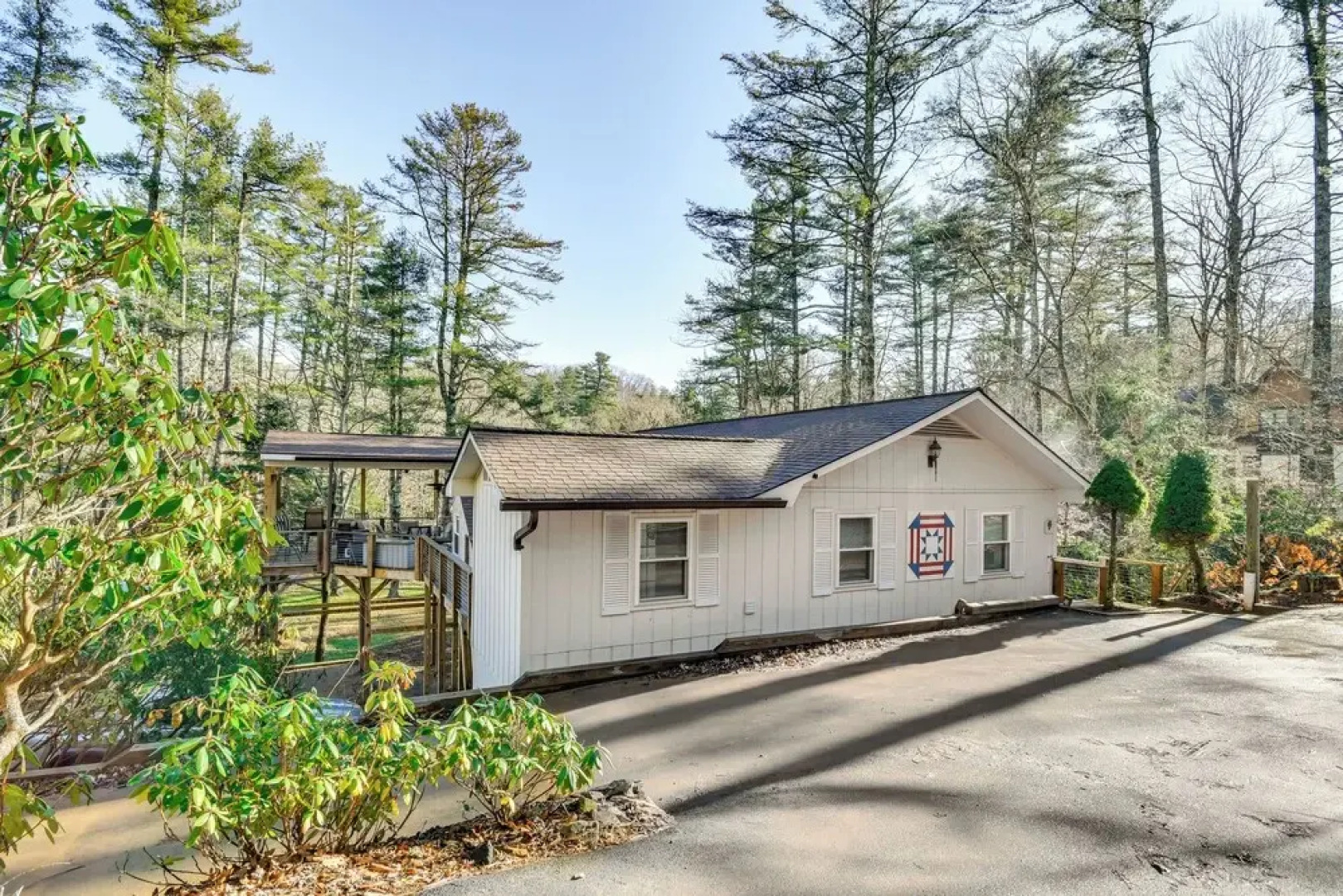 Riverfront Newland Home w/ Pool & Golf Club Access