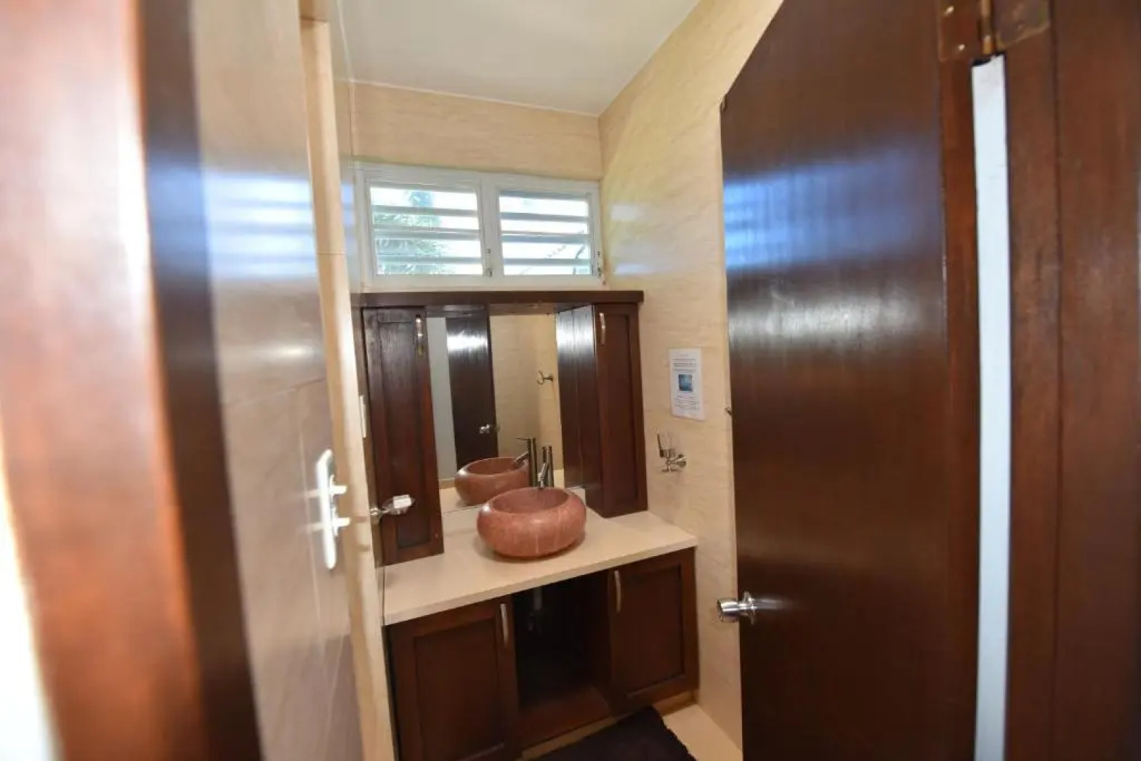 Isabela Villa sleeps 40, pool, Jacuzzi, BBQ, power plant, volley, pool table