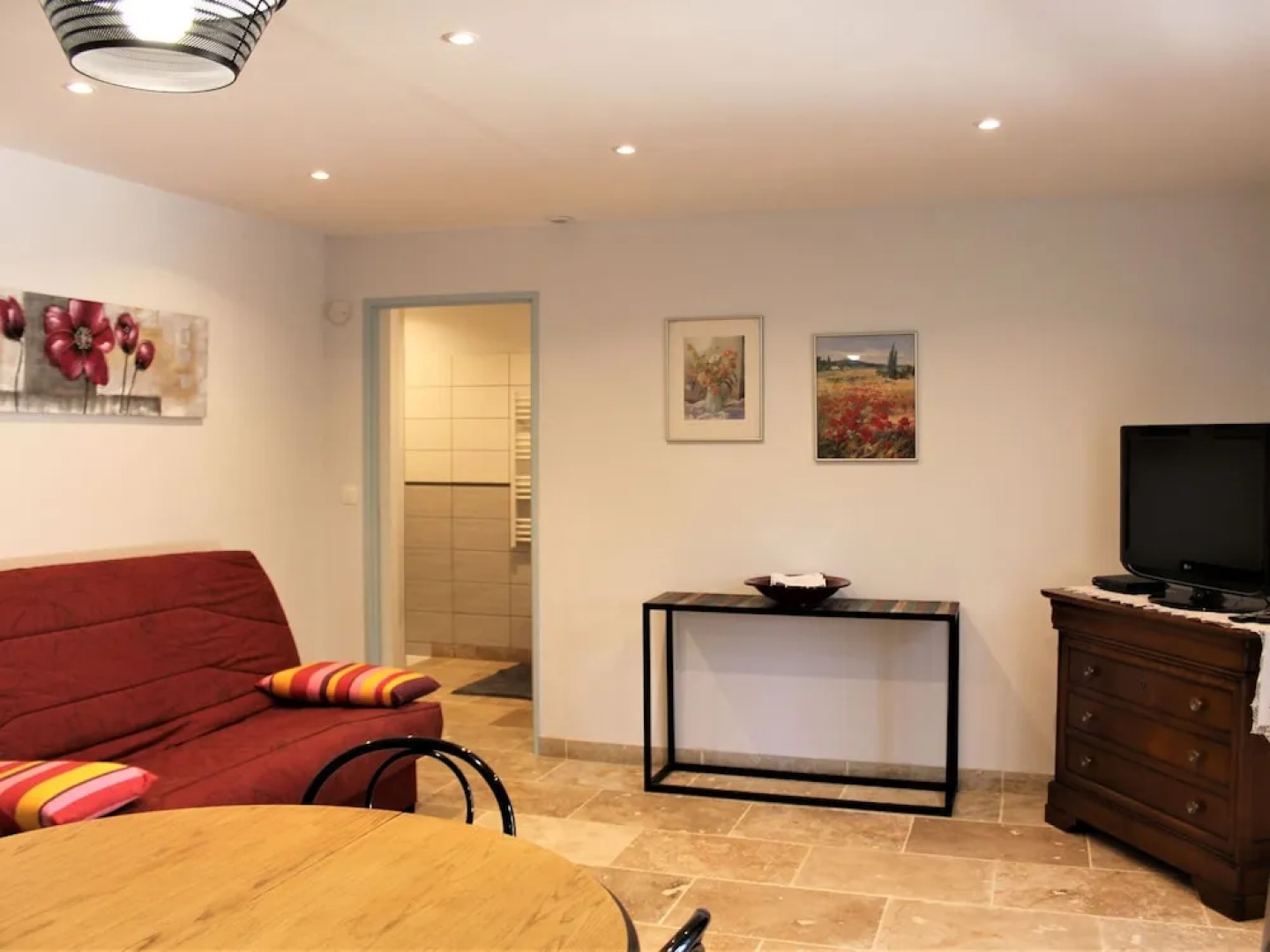 Modern Gîte With Pool on Large Property of Owner, 1 km From Provençal Village