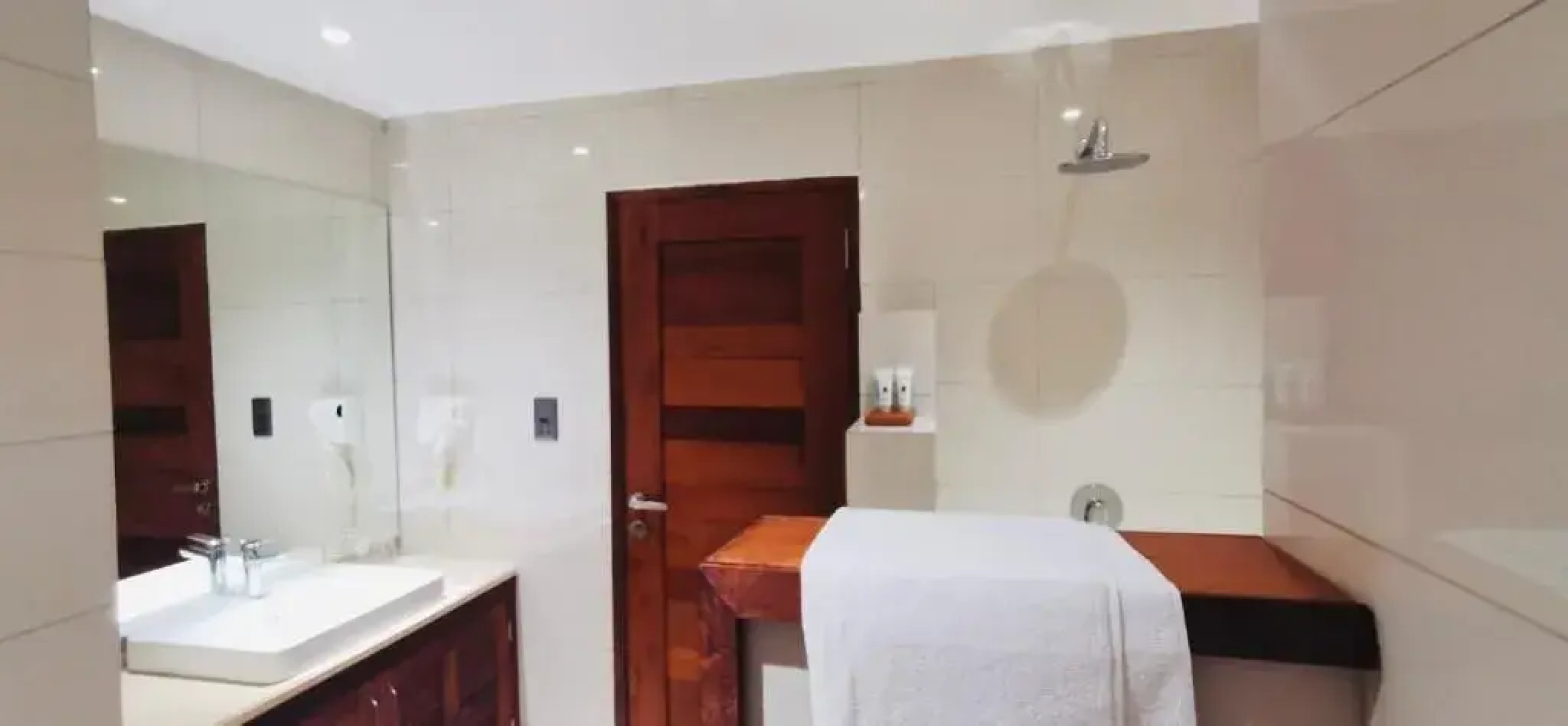 Отель Kampala Nile Resort
