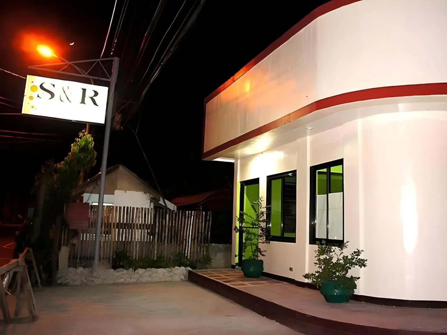 S & R Bed and Breakfast