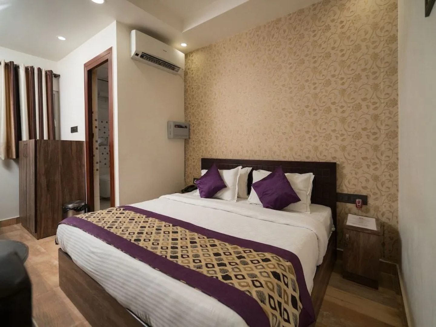 OYO 8961 Hotel RR Palace