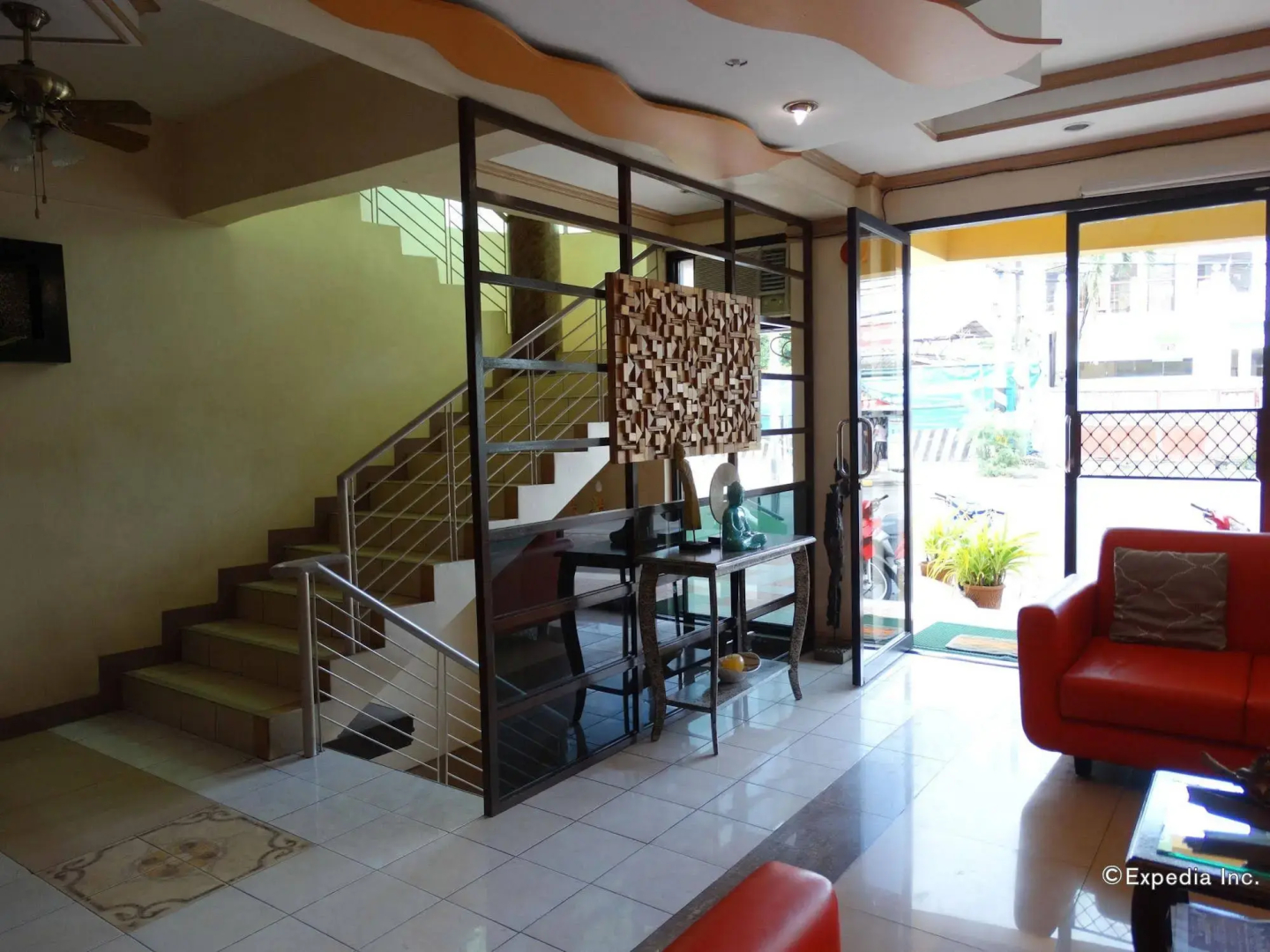 Sun Avenue Tourist Inn & Cafe