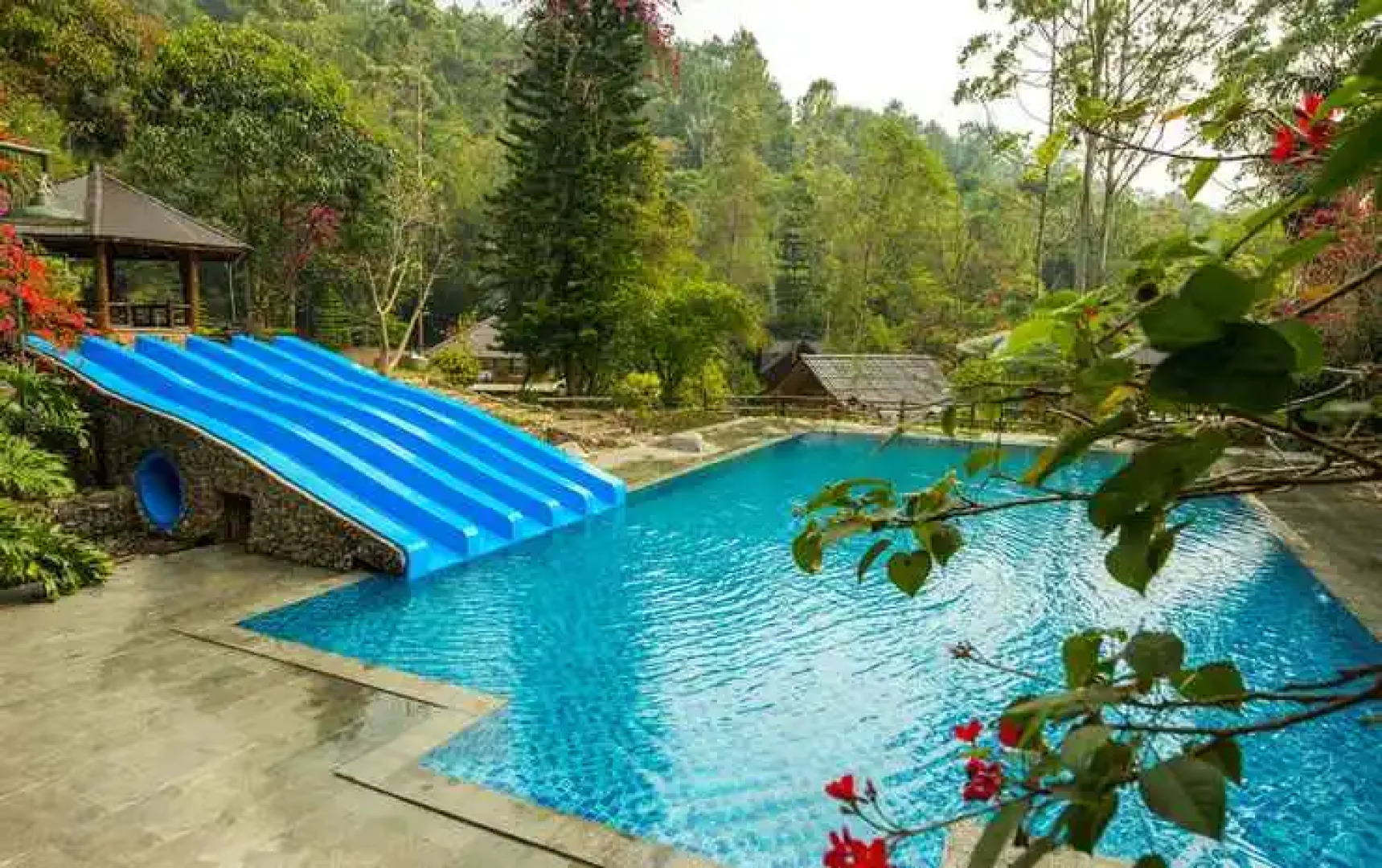 Log Home Villa Taman Wisata Bougenville