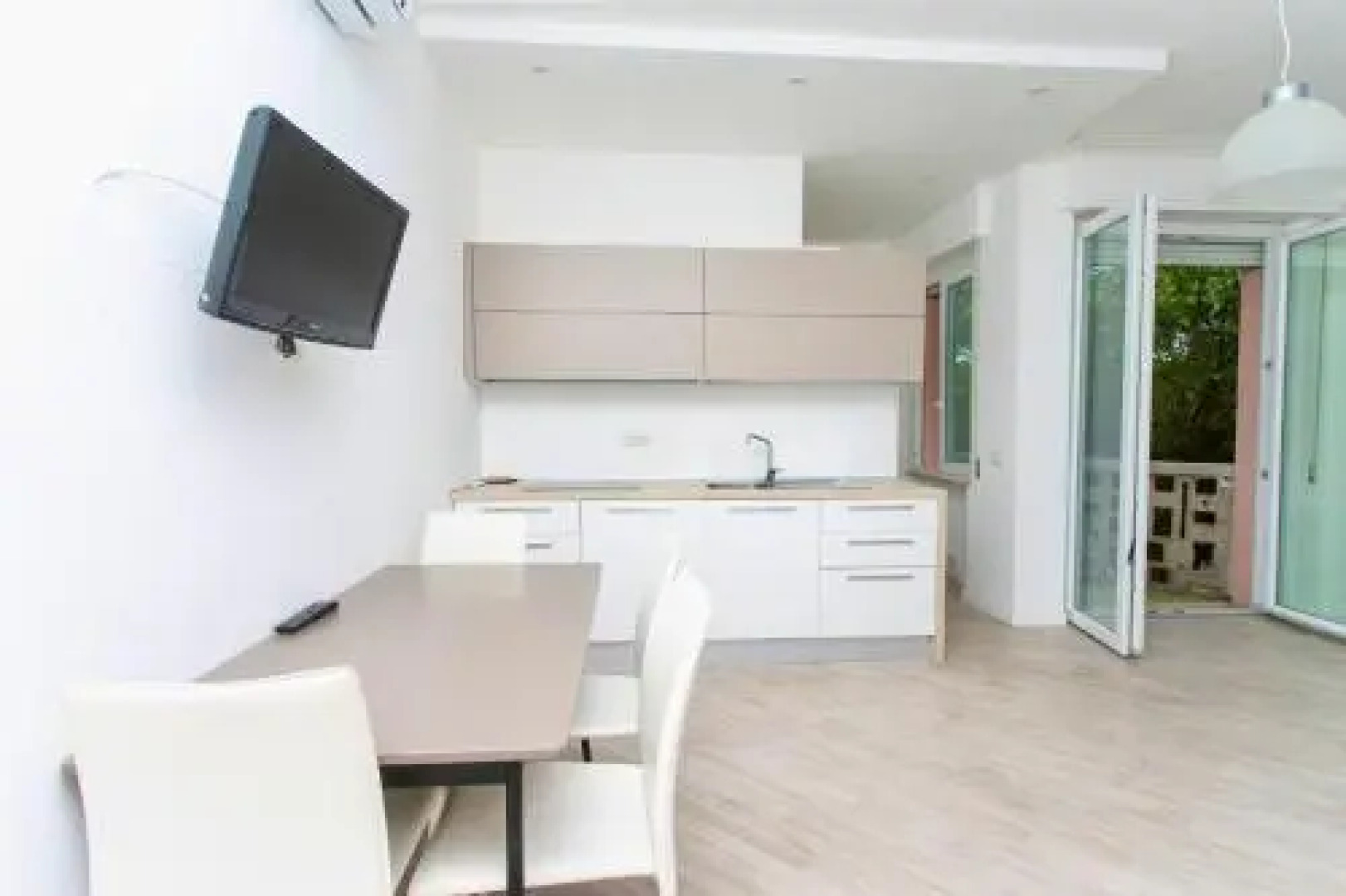 M215 - Marcelli, nuovo bilocale in residence con piscina