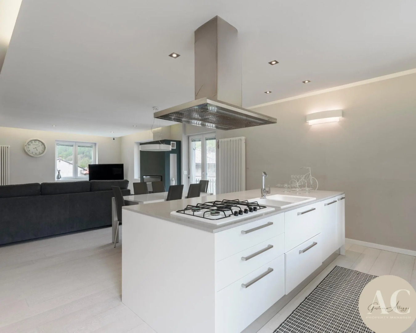 Snowhite in Incudine