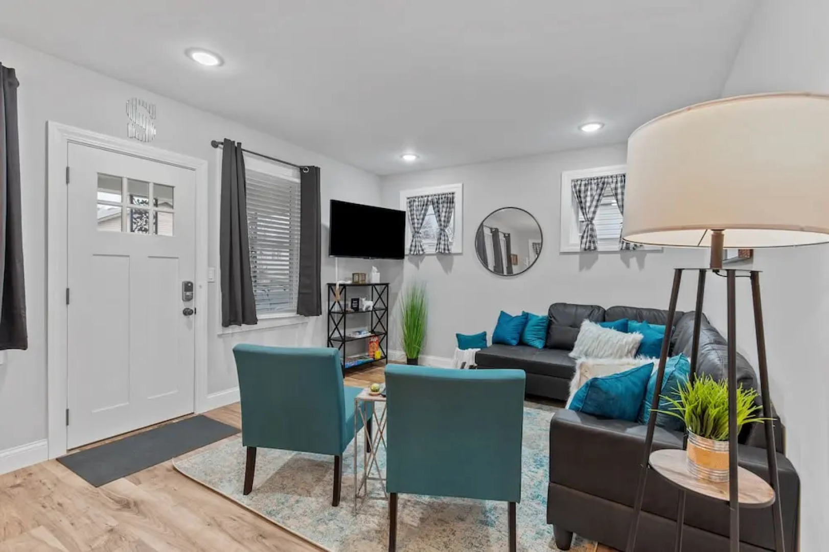 Blue Door Bungalow | JZ Vacation Rentals