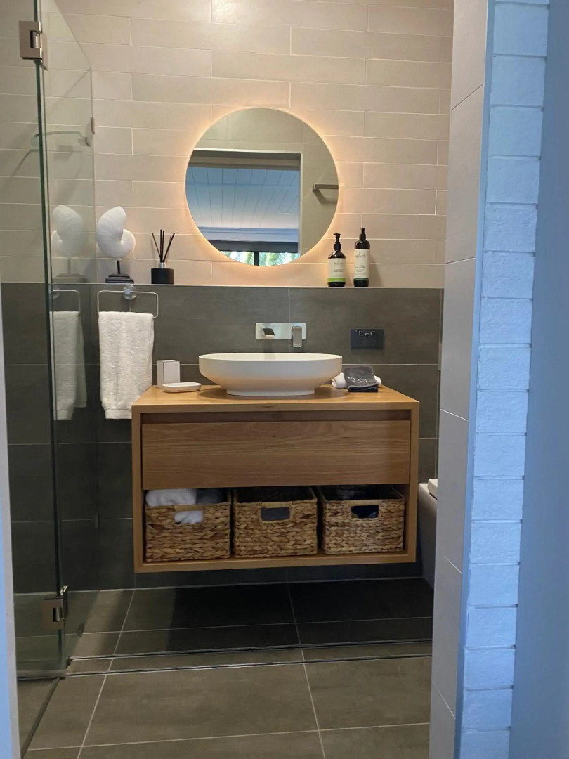 Serenity by the Lake - Romantic Waterfront Couple's Getaway