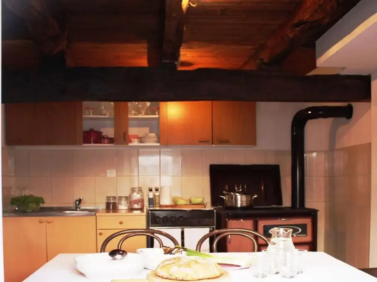 Stone Holiday Home in Brotnice Dalmatia with Outdoor Hot Tub