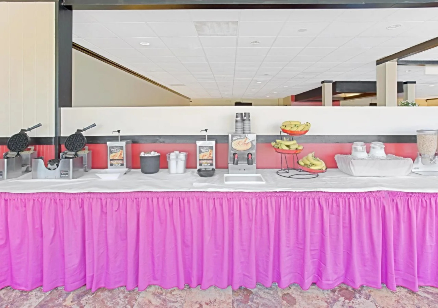 Ramada by Wyndham Waukegan/Great Lakes