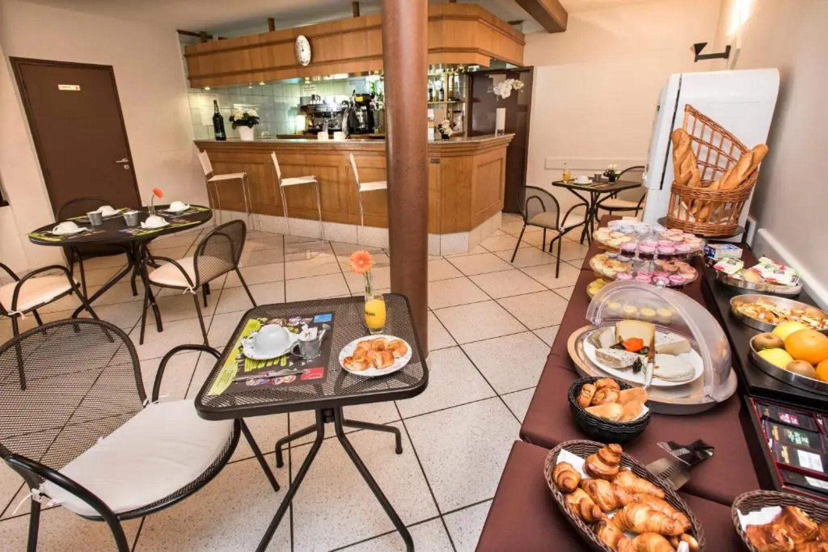 H¿tel-Restaurant Le Calice Du Gevaudan - A75