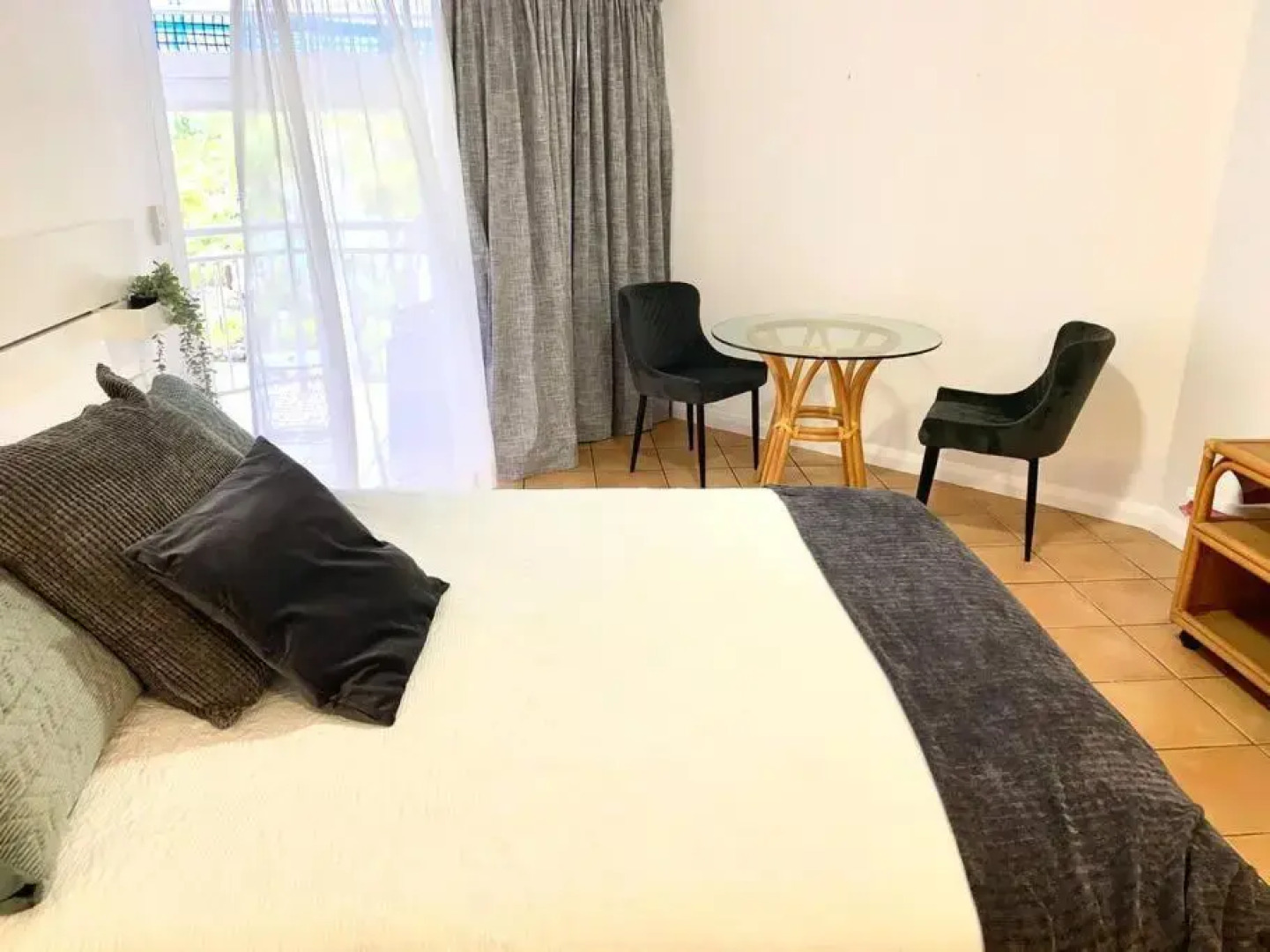 1BR Modern Unit with Ocean Views - Alex Beach Resort