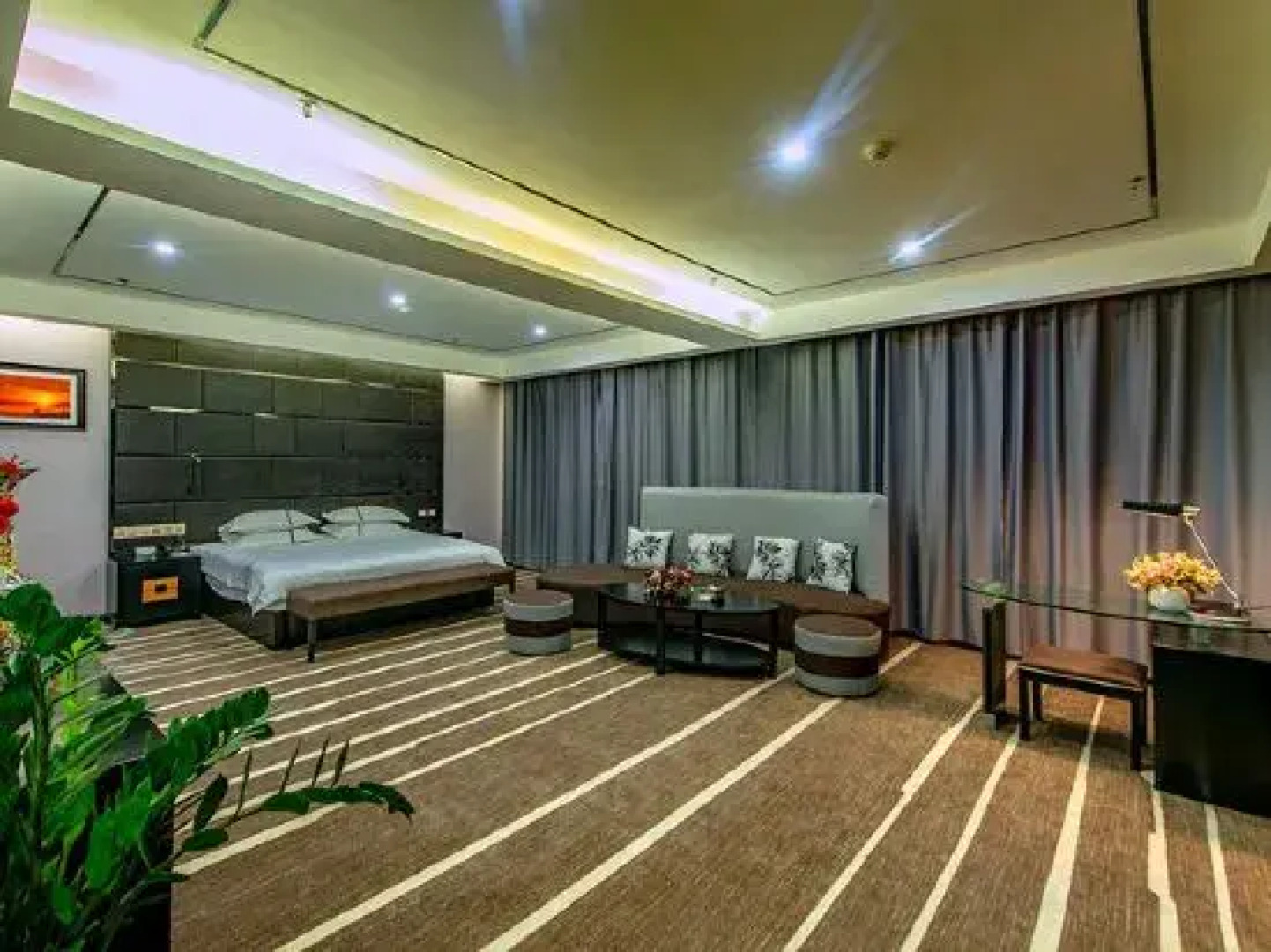 Hotels in Yiningbaiman