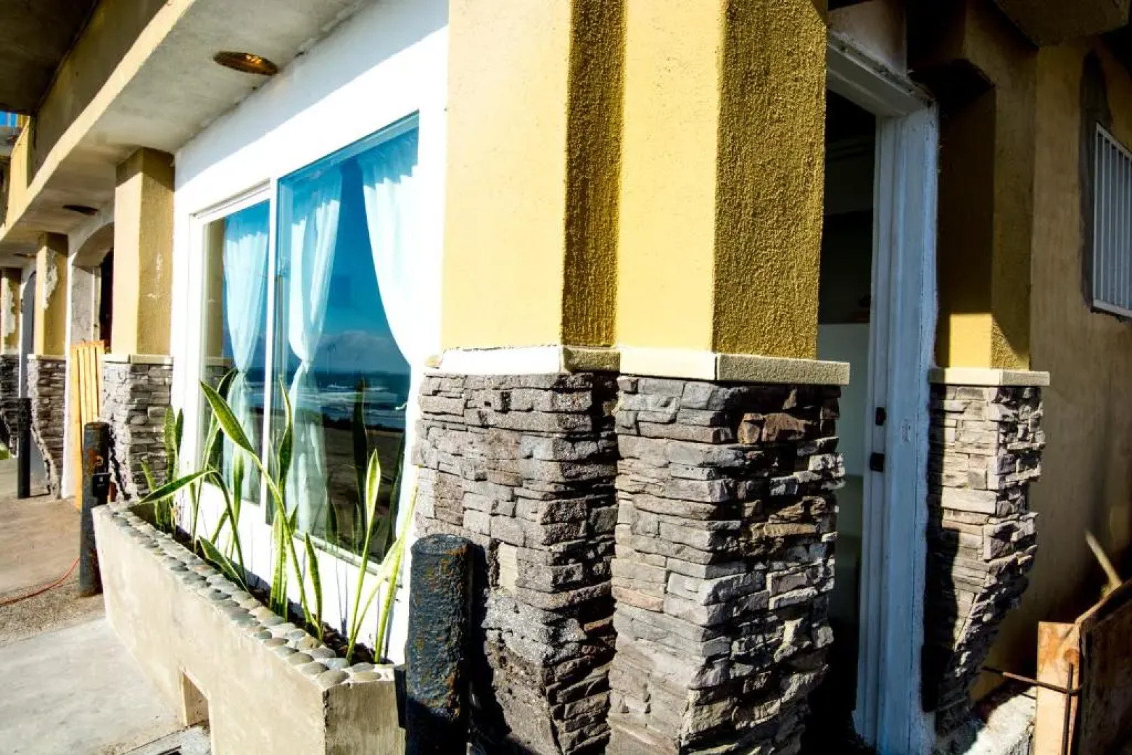 BEACHFRONT Escape - Cozy Studio