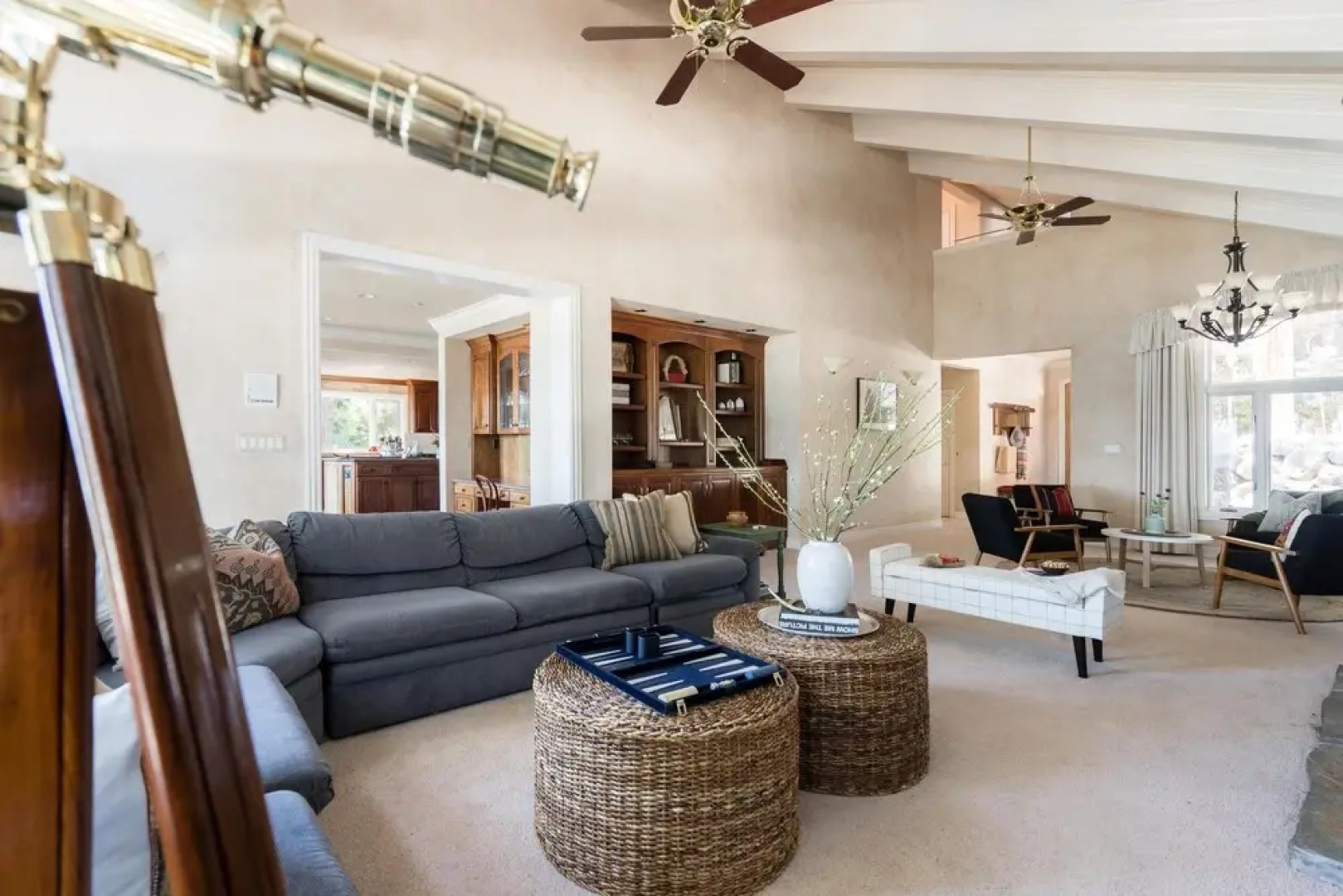 Atlas - Private & Spacious Lakeside Cabin w Spa & Game Room