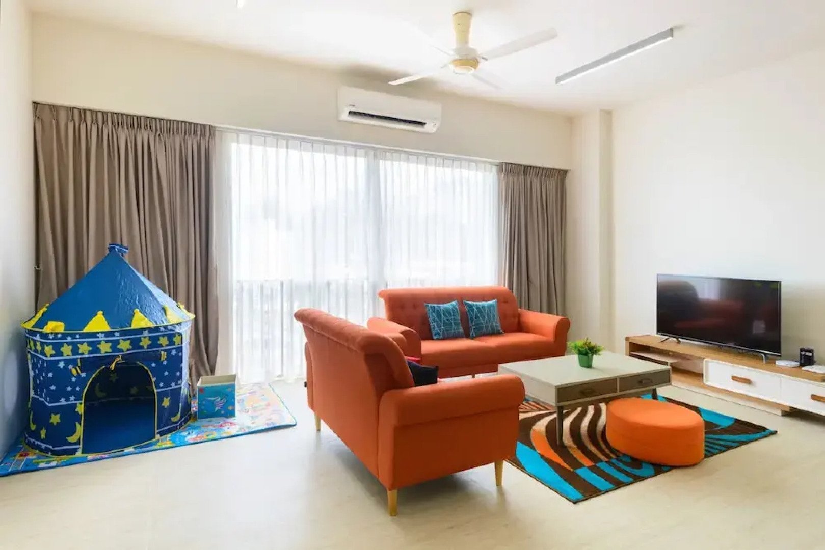 2 Bedrooms Apartment By The Sea