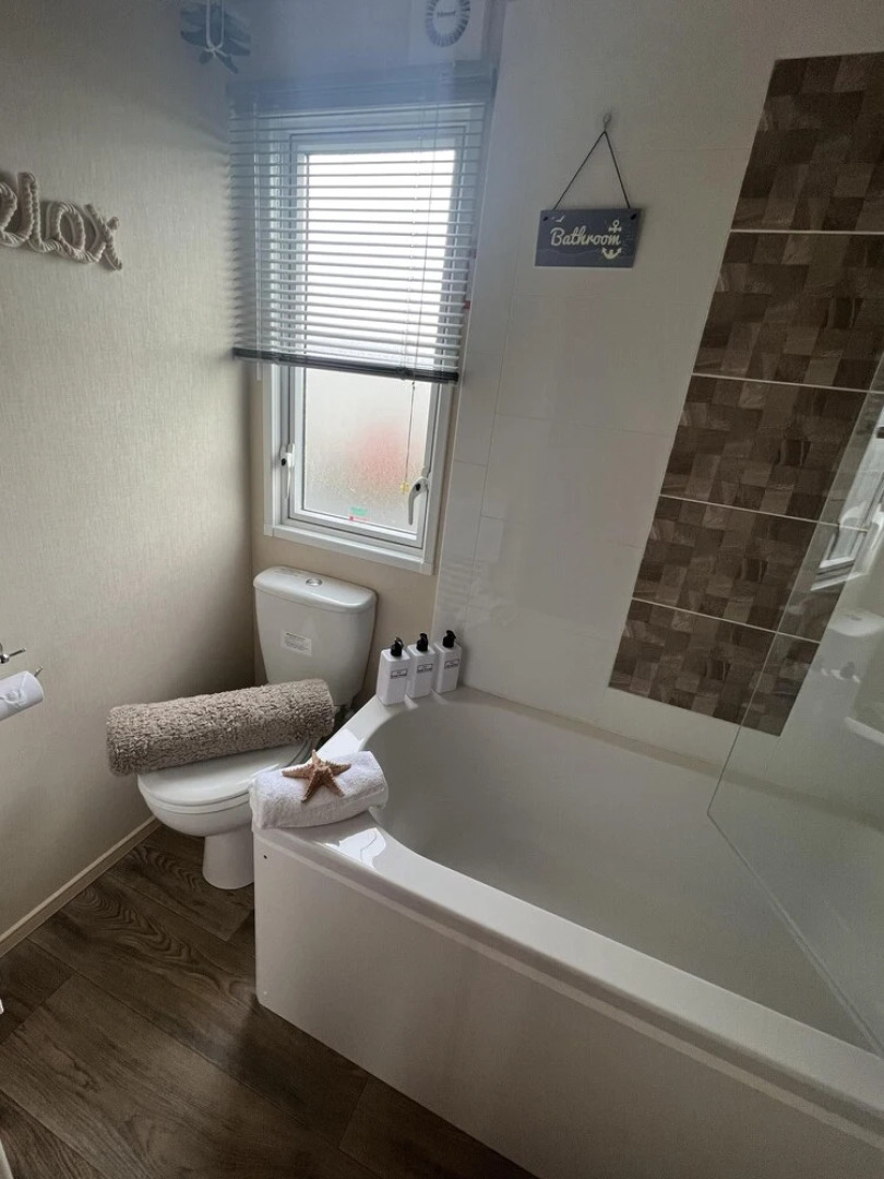 2 Bed Caravan - Sleeps 6 - Parking - Pets