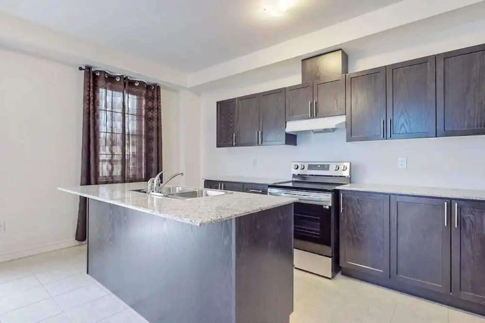 Elegant 3-bedroom House - Bowmanville