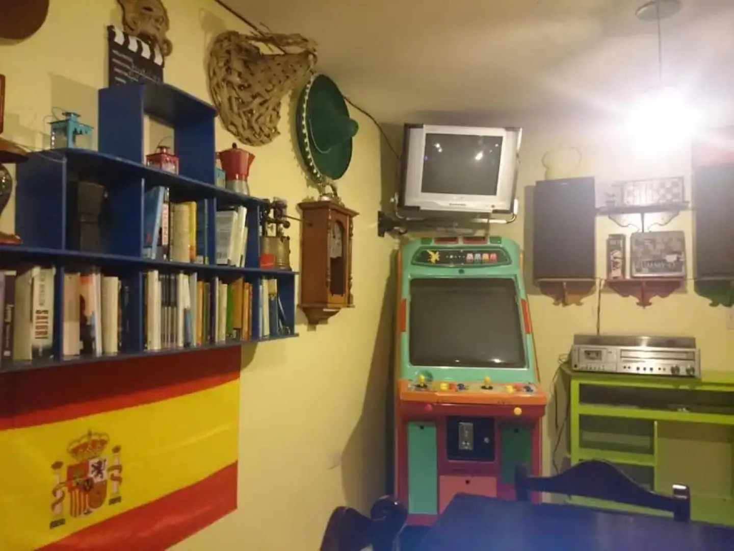 Flying Donkey Hostal - Hostel