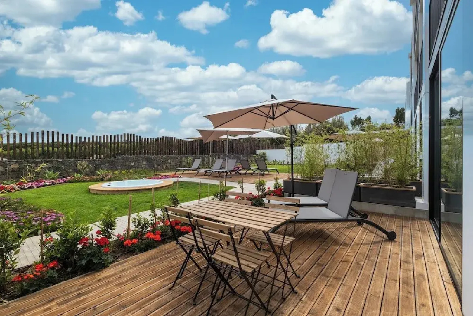 Mónaco Suites & Garden