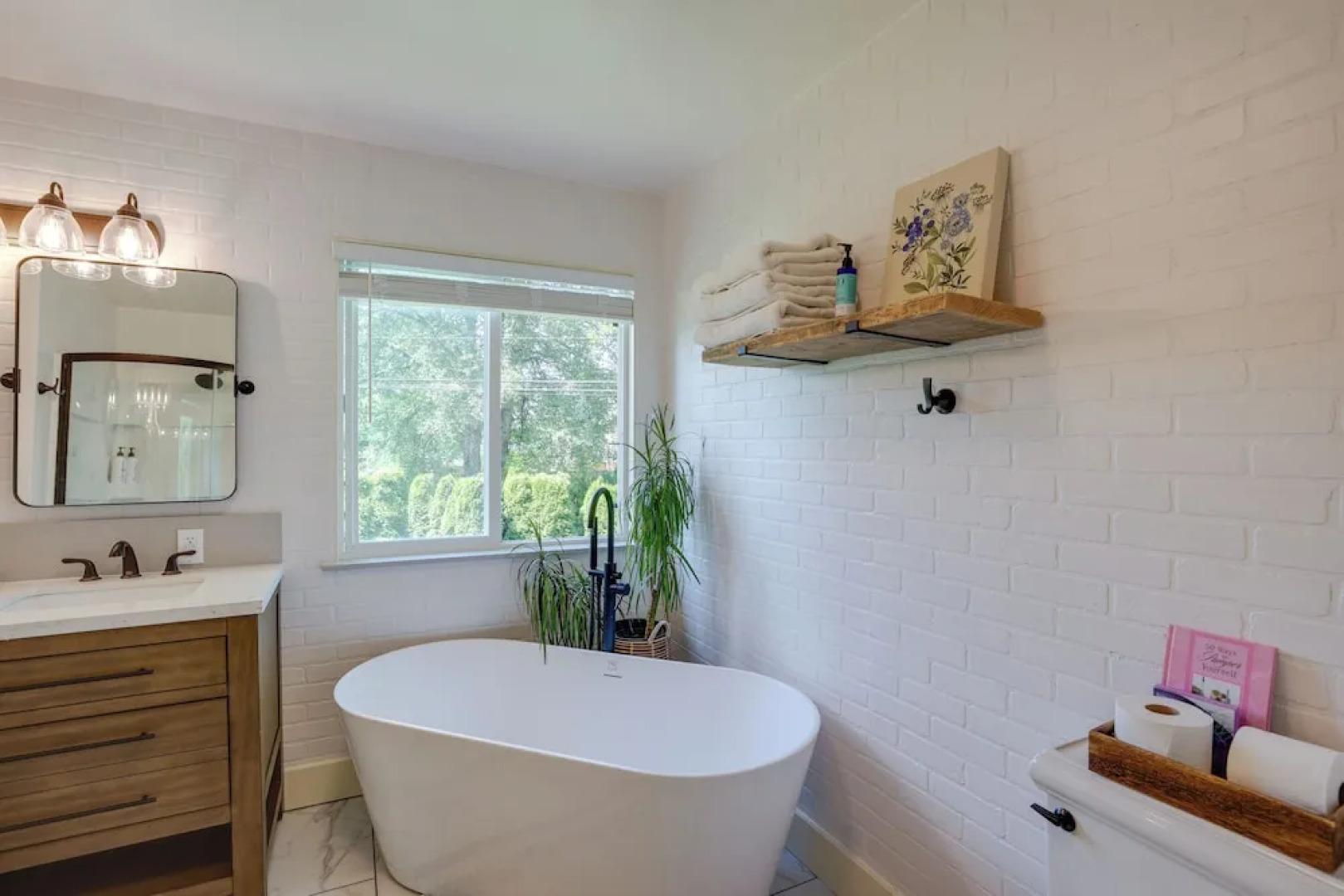 Farmhouse w/ Private Hot Tub < 1 Mile to Birch Bay