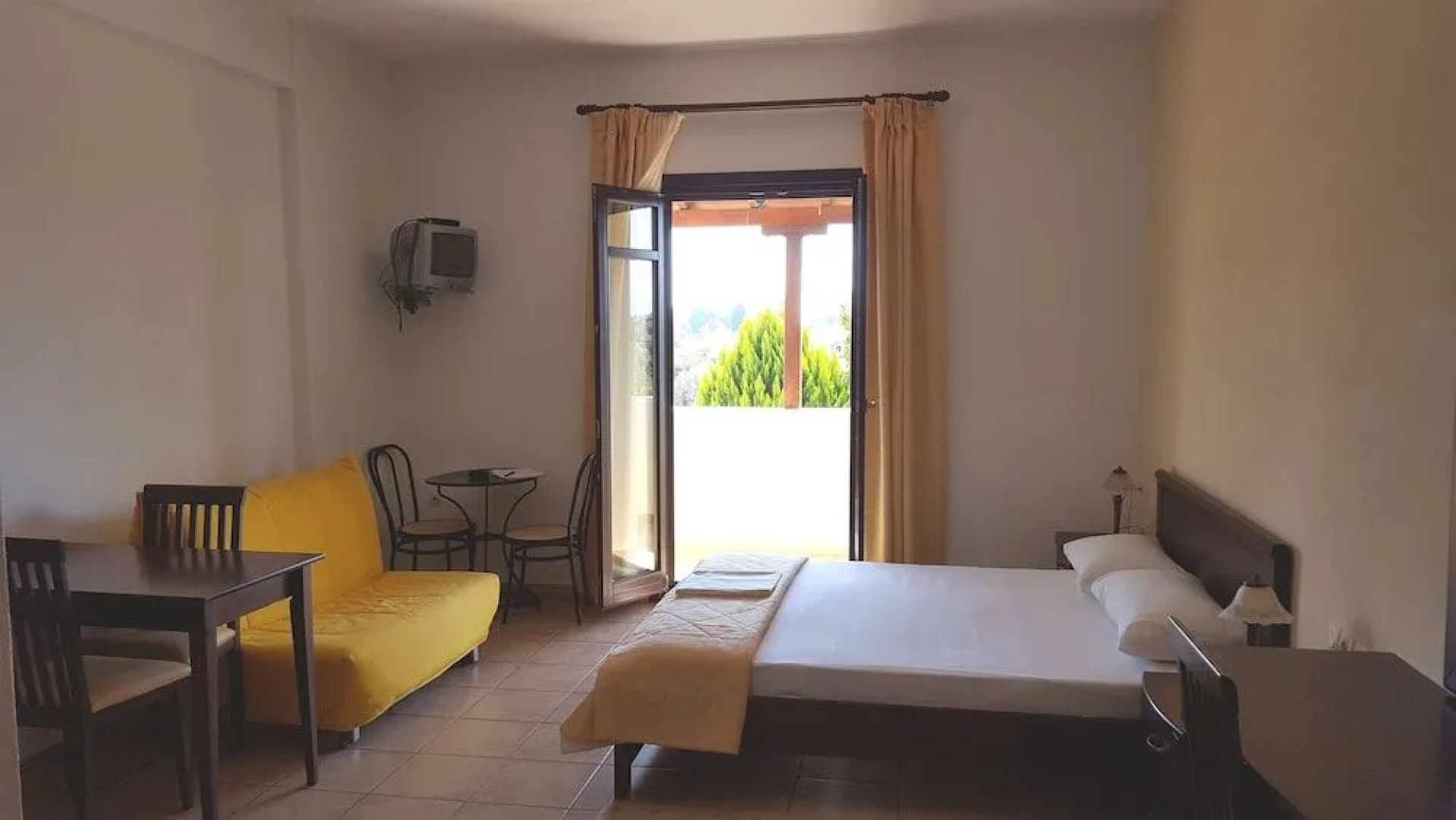 Palirria Hotel & Studios