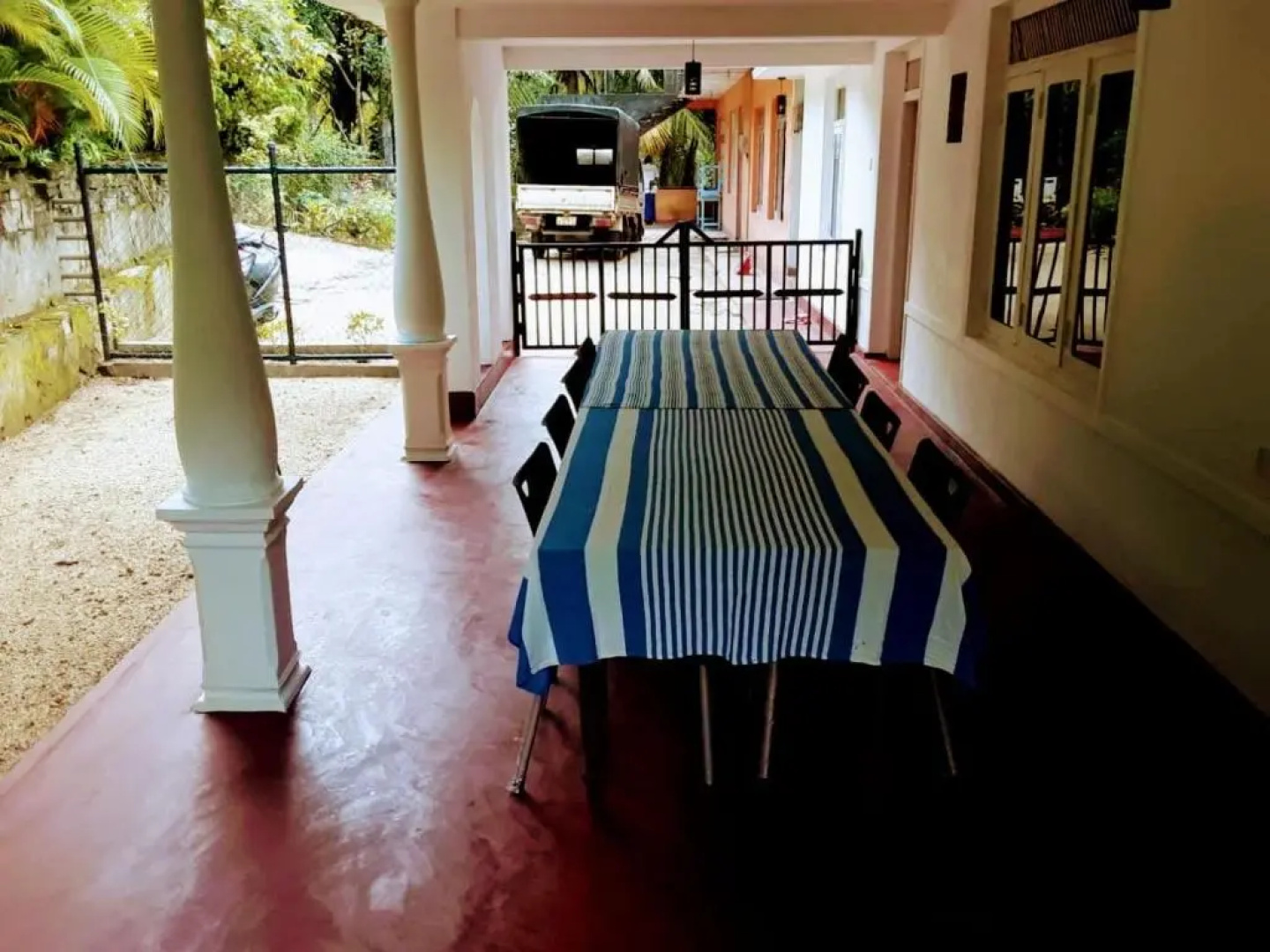 Elkaduwa Bungalow With Natural Pool Sleeps 15