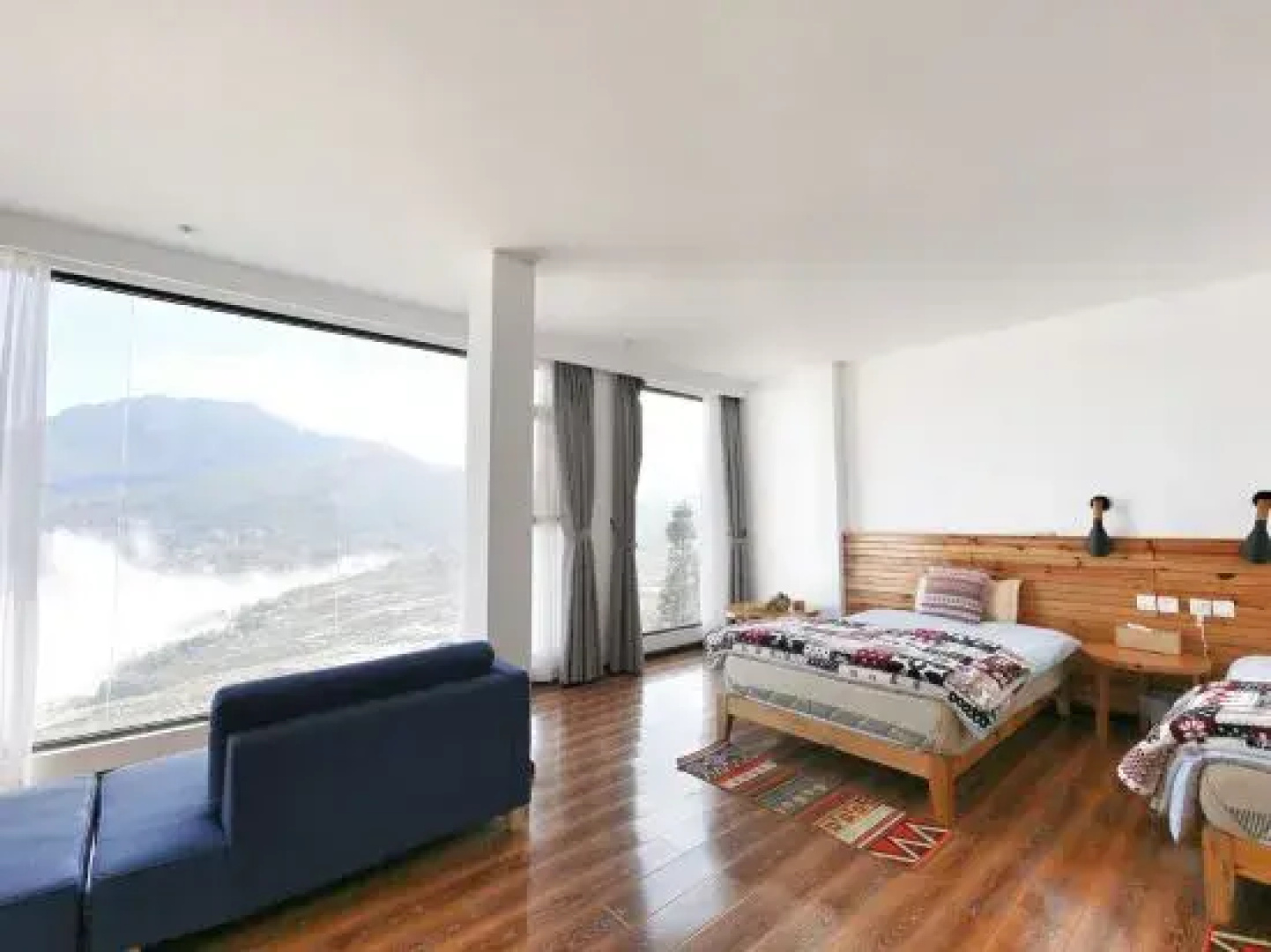 A place to watch the sunrise over the sea of clouds and terraces