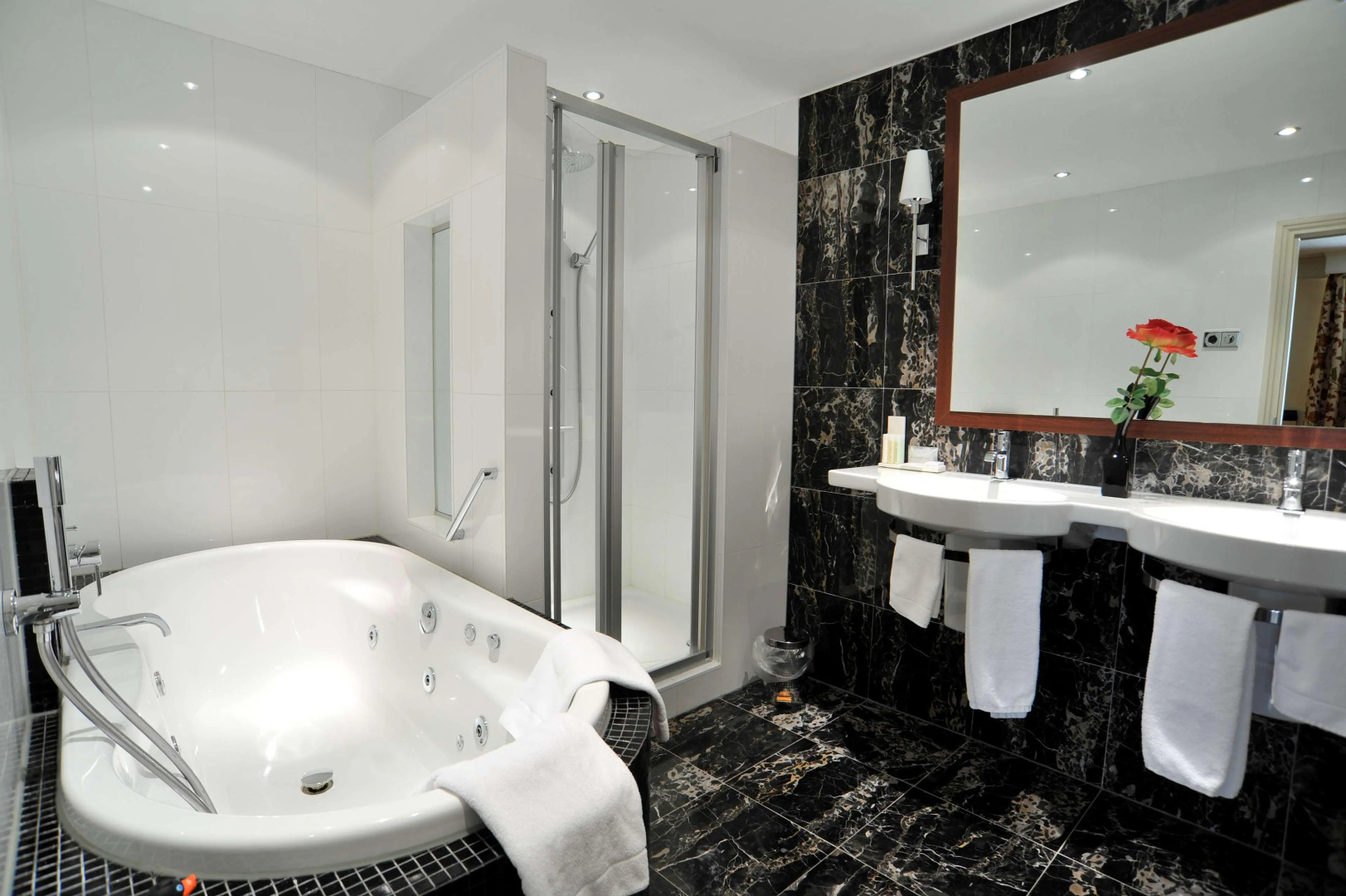 Golden Tulip Hotel Central