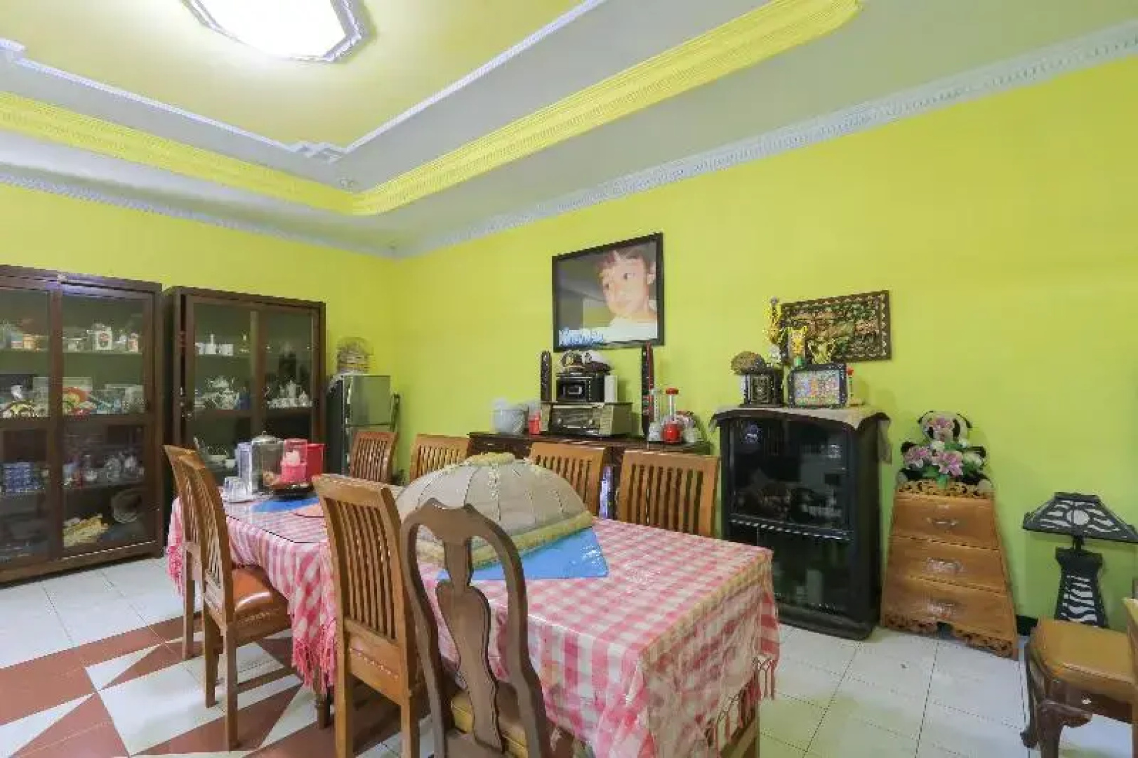 Wallet Family Residence Syariah by OYO Rooms
