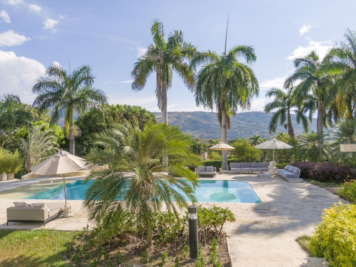 Luxe Villa San Jerónimo by Nomad Guru