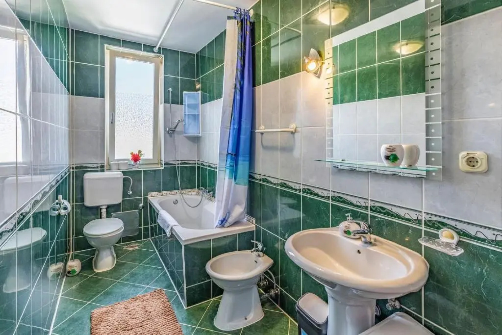 All Seasons Apartment