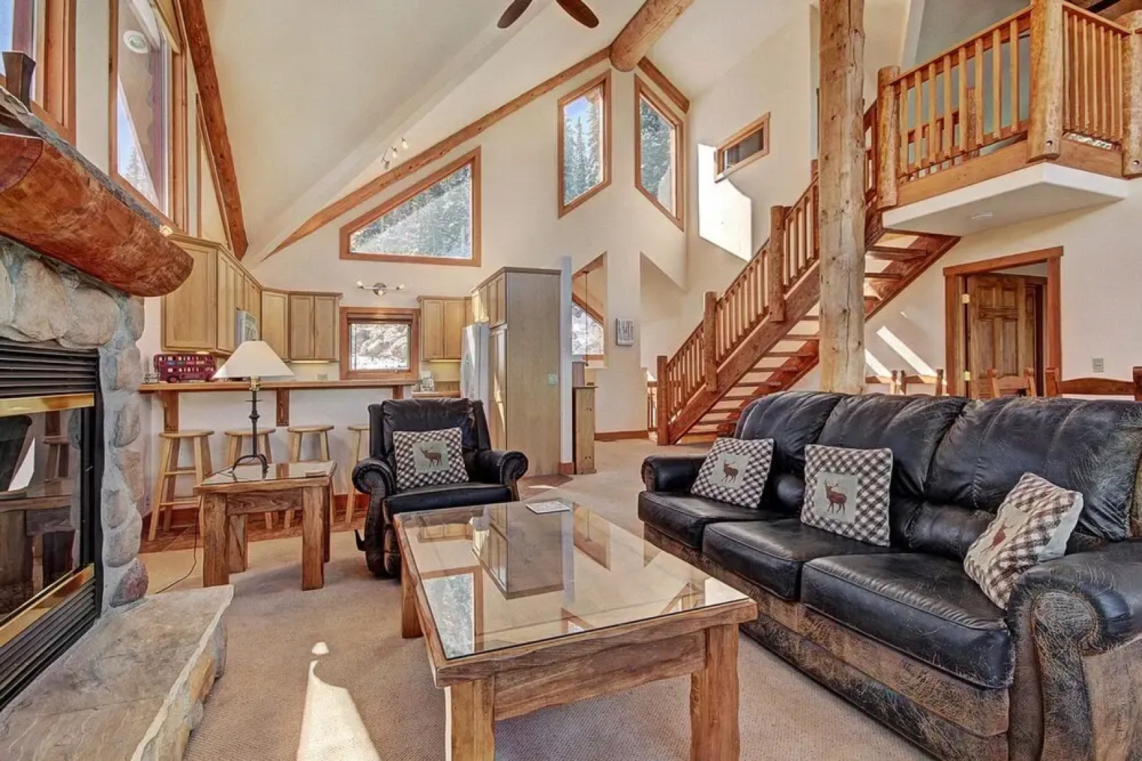 Stunning Mountain Getaway! Sleeps 10!