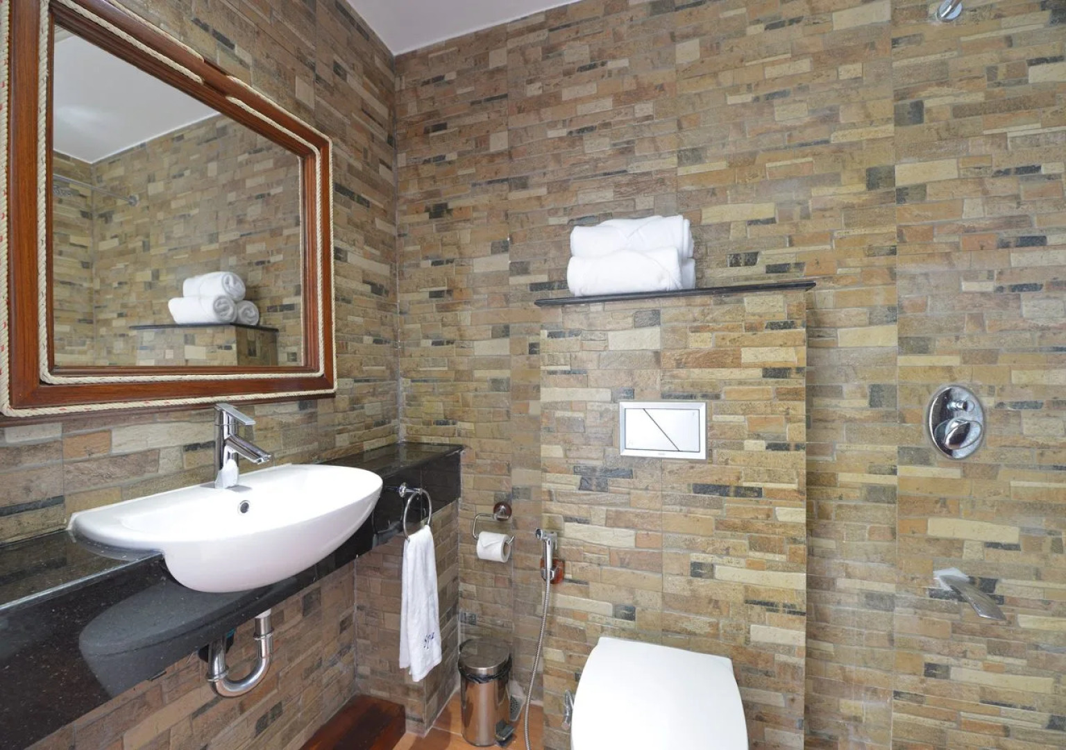 Ngwe Saung Yacht Club & Resort