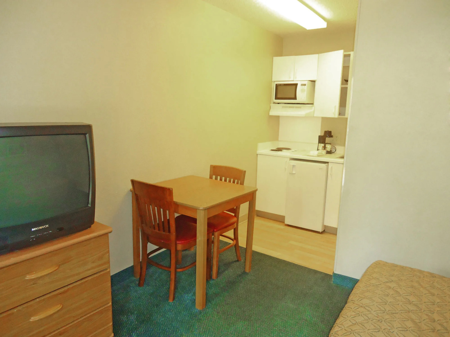 HomeTowne Studios by Red Roof Winston-Salem - University Pkwy