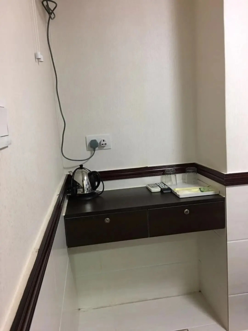 ZEN Rooms National Court